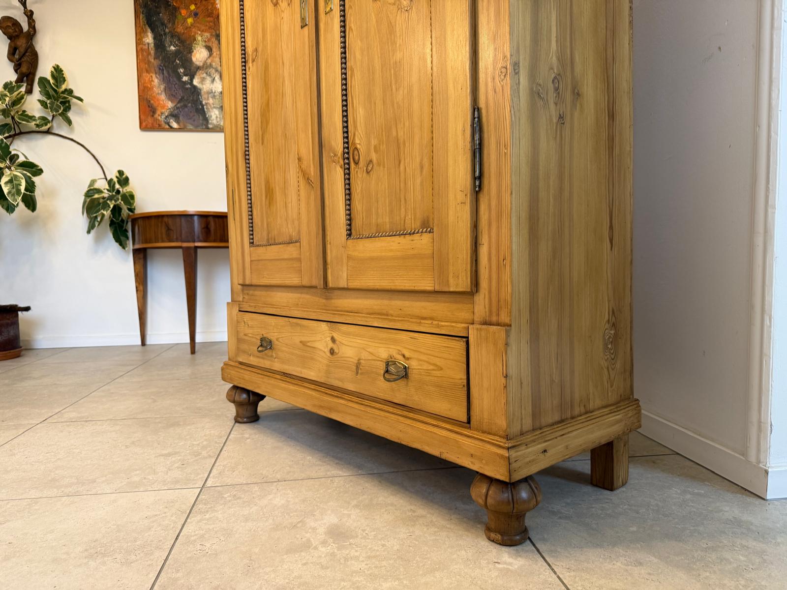 Originaler Restaurierter Bauernschrank Biedermeierschrank Hallenschrank G2257-1
