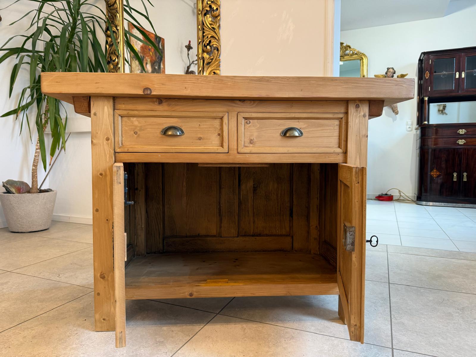 Urige bäuerliche Bar Altholz Vintage Verkaufstheke Schneidertisch D1114