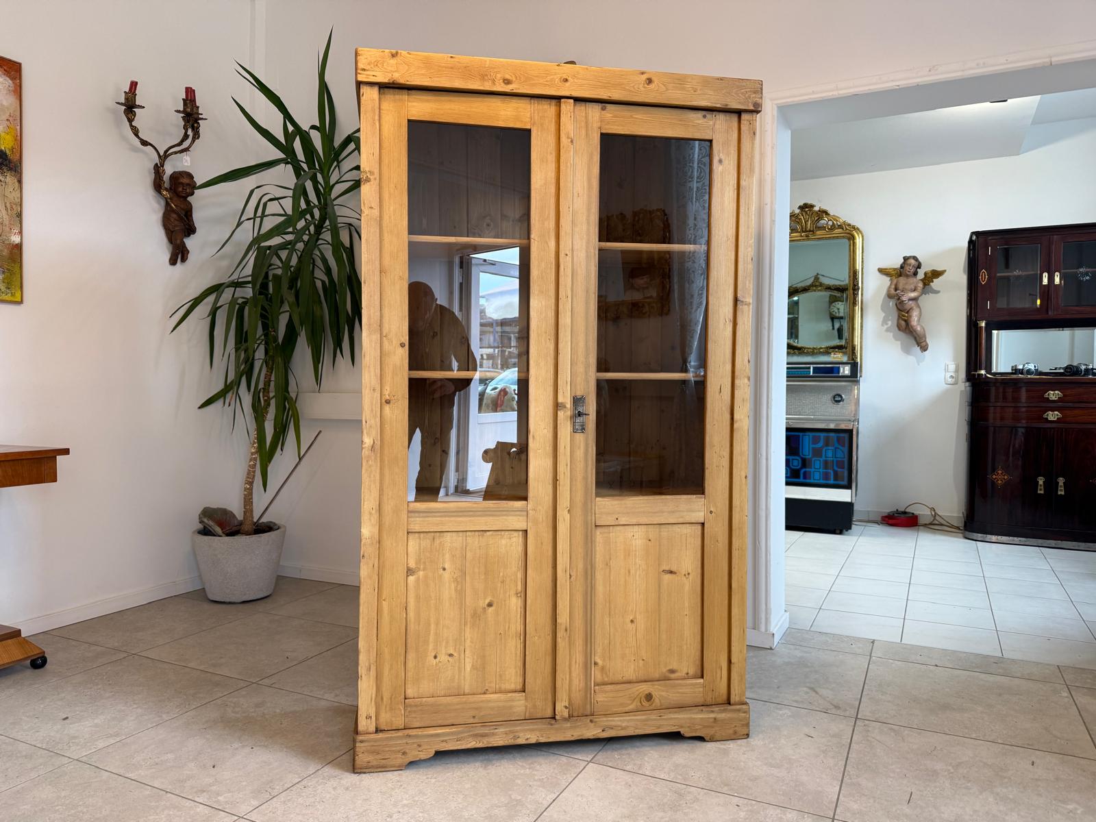 Antike Weichholz Bauernvitrine Vitrine Naturholz Glasvitrine Alte Bauernmöbel D2283