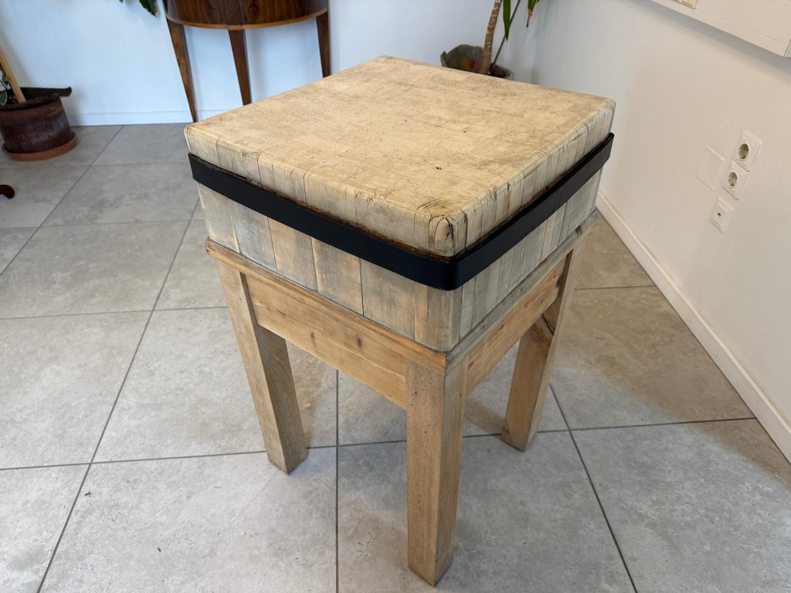 Ländlicher Bauerntisch Hacktisch Tisch Beistelltisch Antik G2263