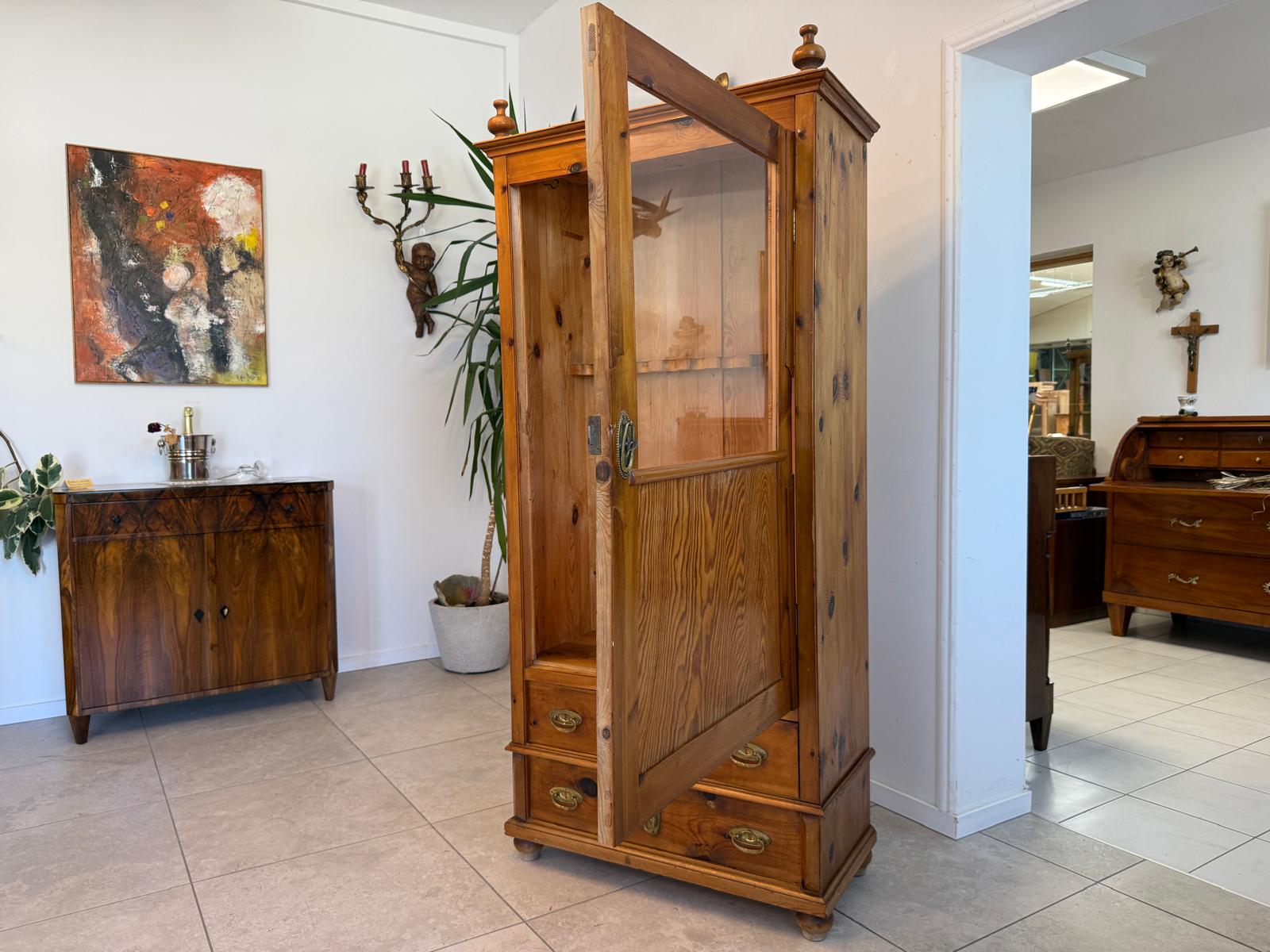 Bäuerlicher Waffenschrank Naturholz Bauernschrank Zierbenholz Kasten Landhausmöbel G1994