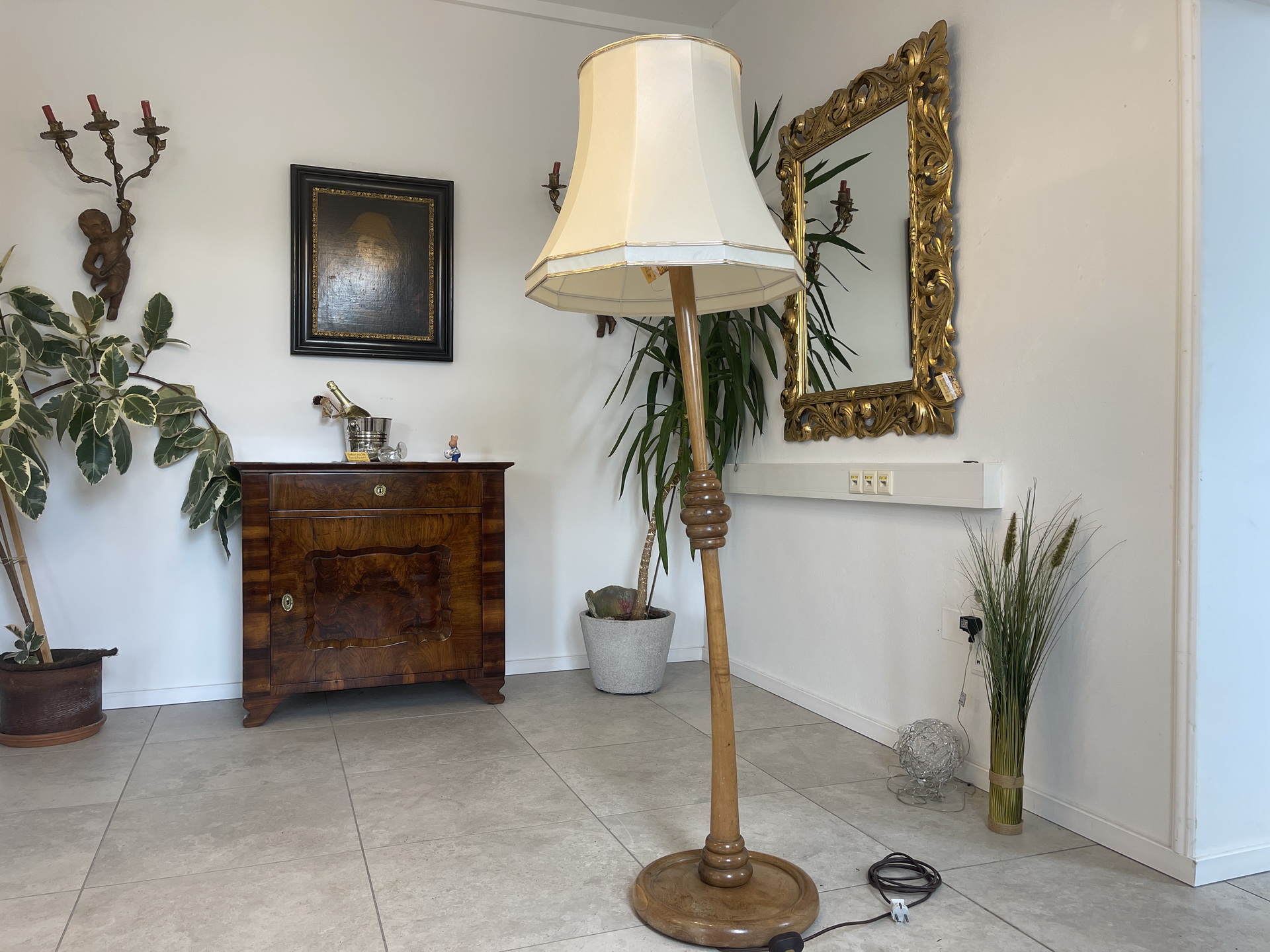 IMG_4609lFt773u7A85V5 Stehlampe Antikstil Holzlampe Holzstehleuchte A4224