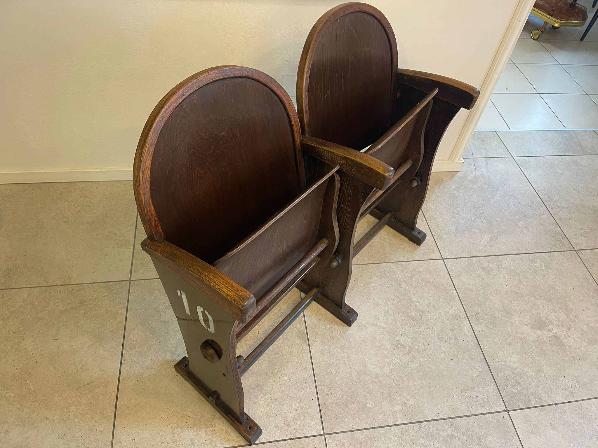 95f53d68-048e-4193-87e2-9bda40dd7d37 Praktische Kinostuhlreihe Kinosessel 2er Reihe Klappstuhl Braun A5070