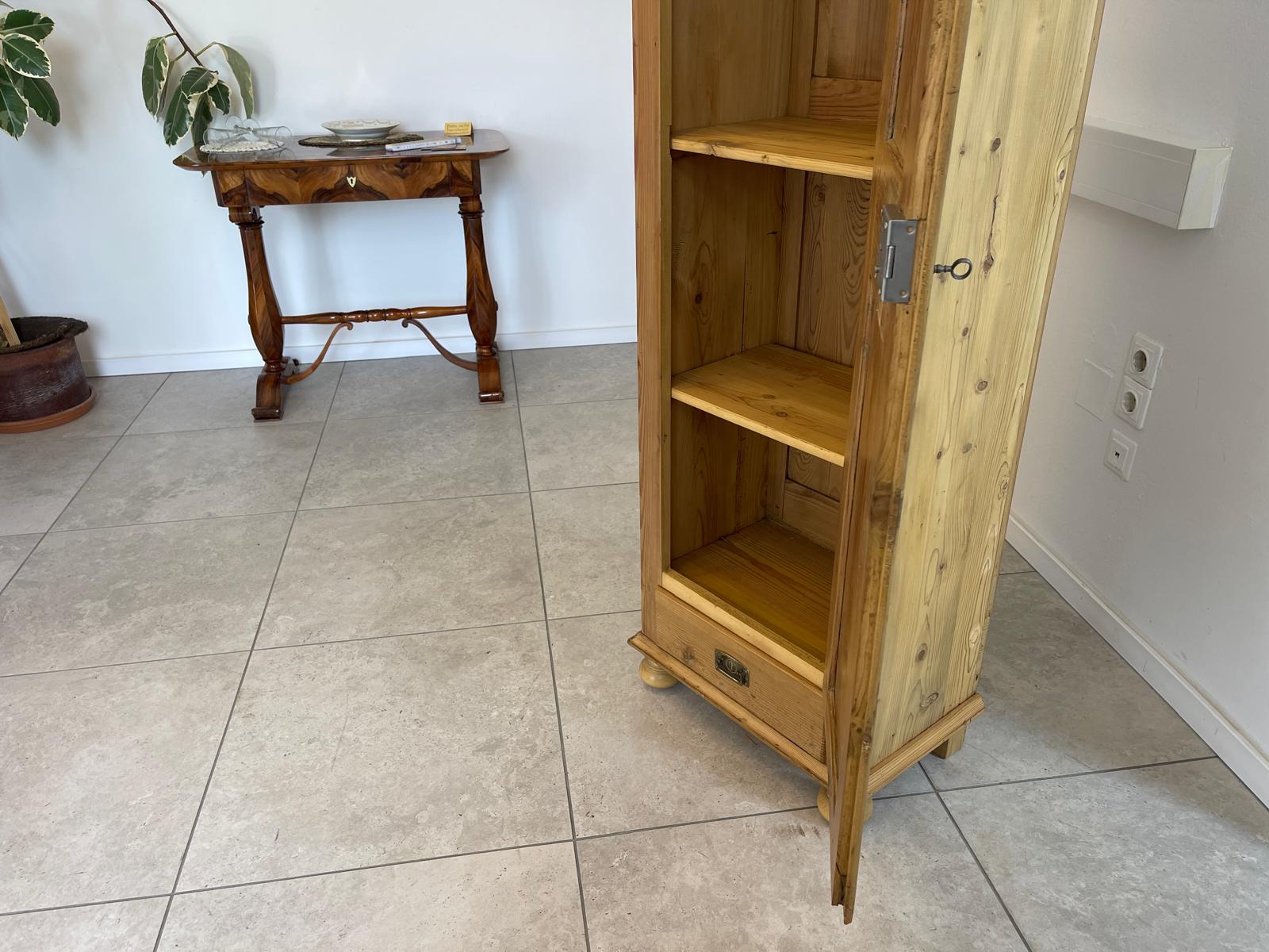 Restaurierter schmaler Bauernschrank Biedermeier Bauernschrank Bauernkasten G1651