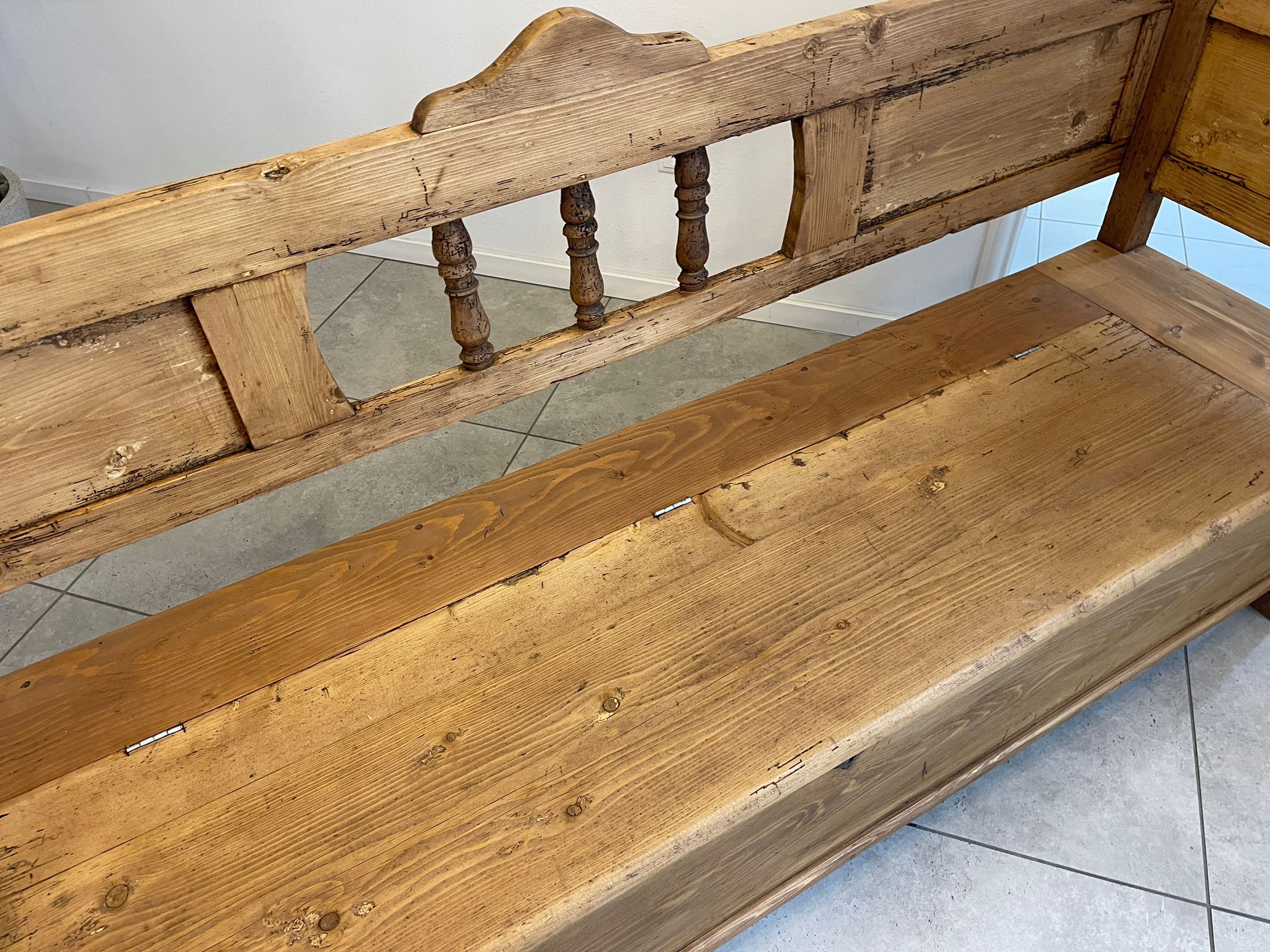 ff5da982-fc90-4fb5-9f5f-83bc558ec7a8 Provinzielle Biedermeier Truhenbank Landhausbank A5065