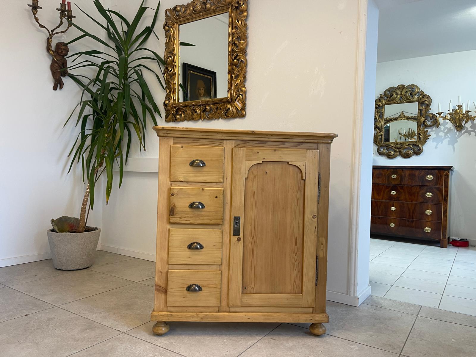 ALTER uriger Brotschrank Almerschrank Speiskasten A5477