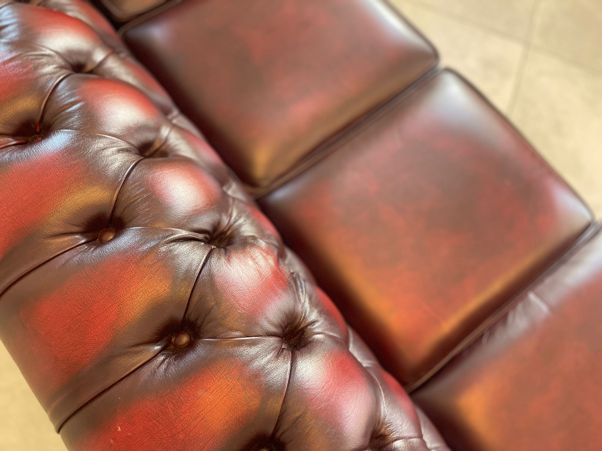 2d167c17-fc64-4ad4-b649-021b67d2e58c Chesterfield 4er Clubsofa Couch Oxblood Red A4479