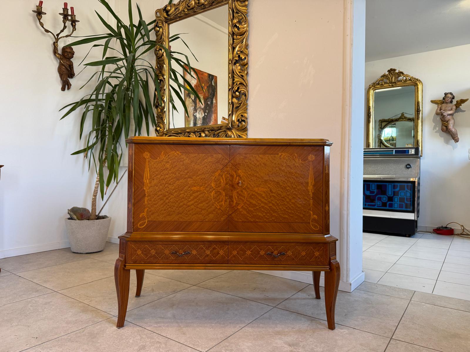 Geschweifte Anrichte Sideboard Kommode Barockstil Stilmöbel ifantik D1228