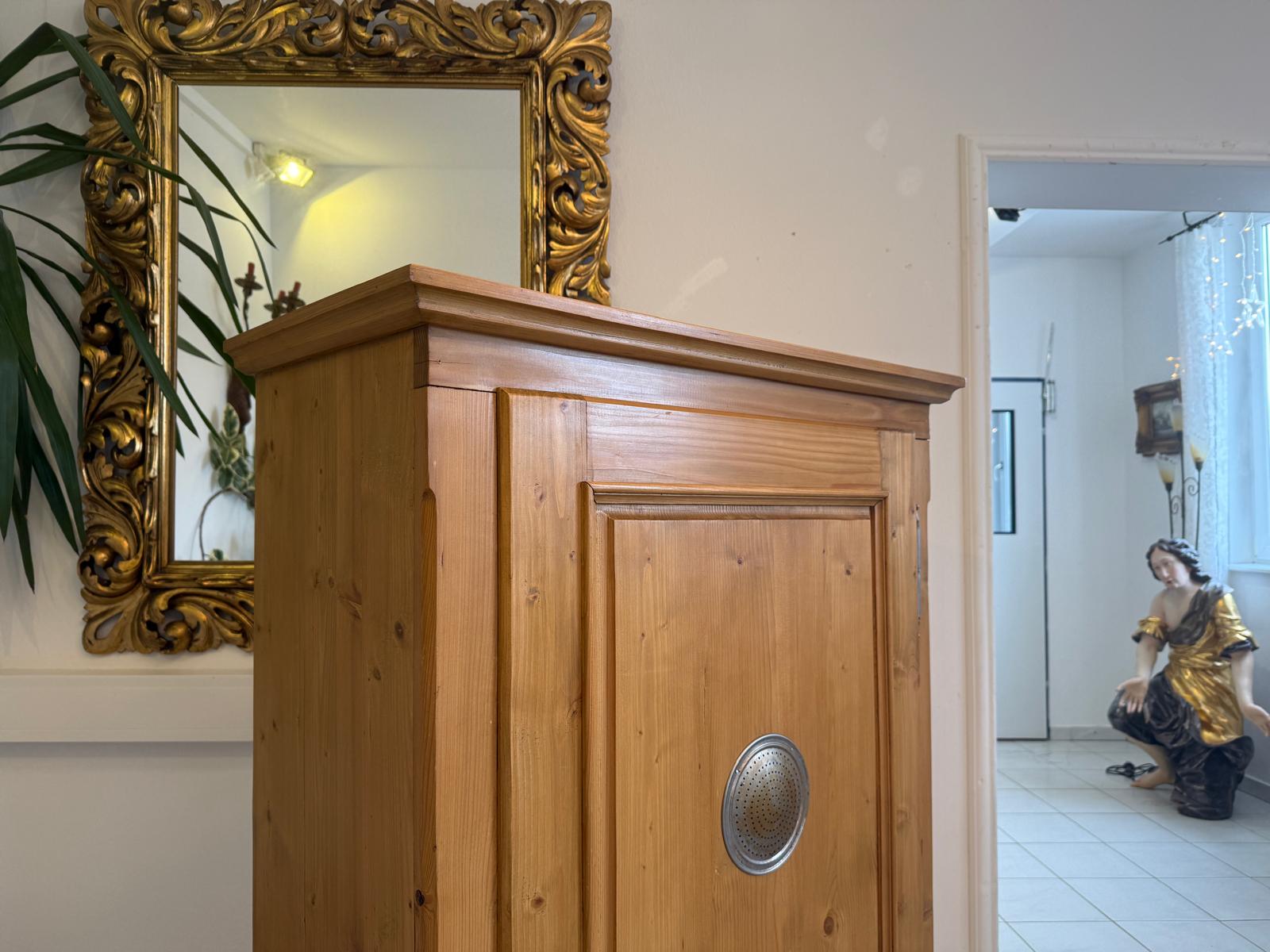 Bäuerlicher uriger Brotschrank Almerschrank Speiskasten Bauernkasten D1014