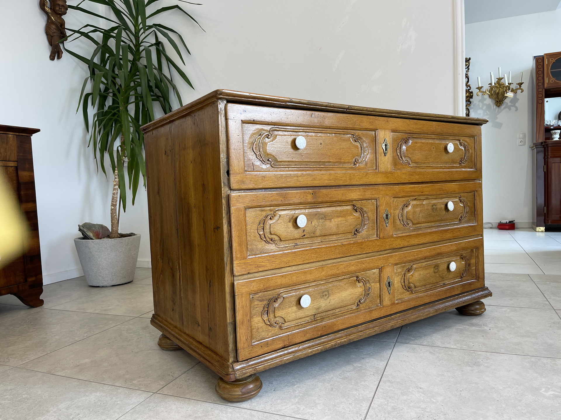 biedermeier_64EBUn1ceM4rFqq Barock Kommode Eichenholz Knochenbarock mit Schnitzarbeit A4301