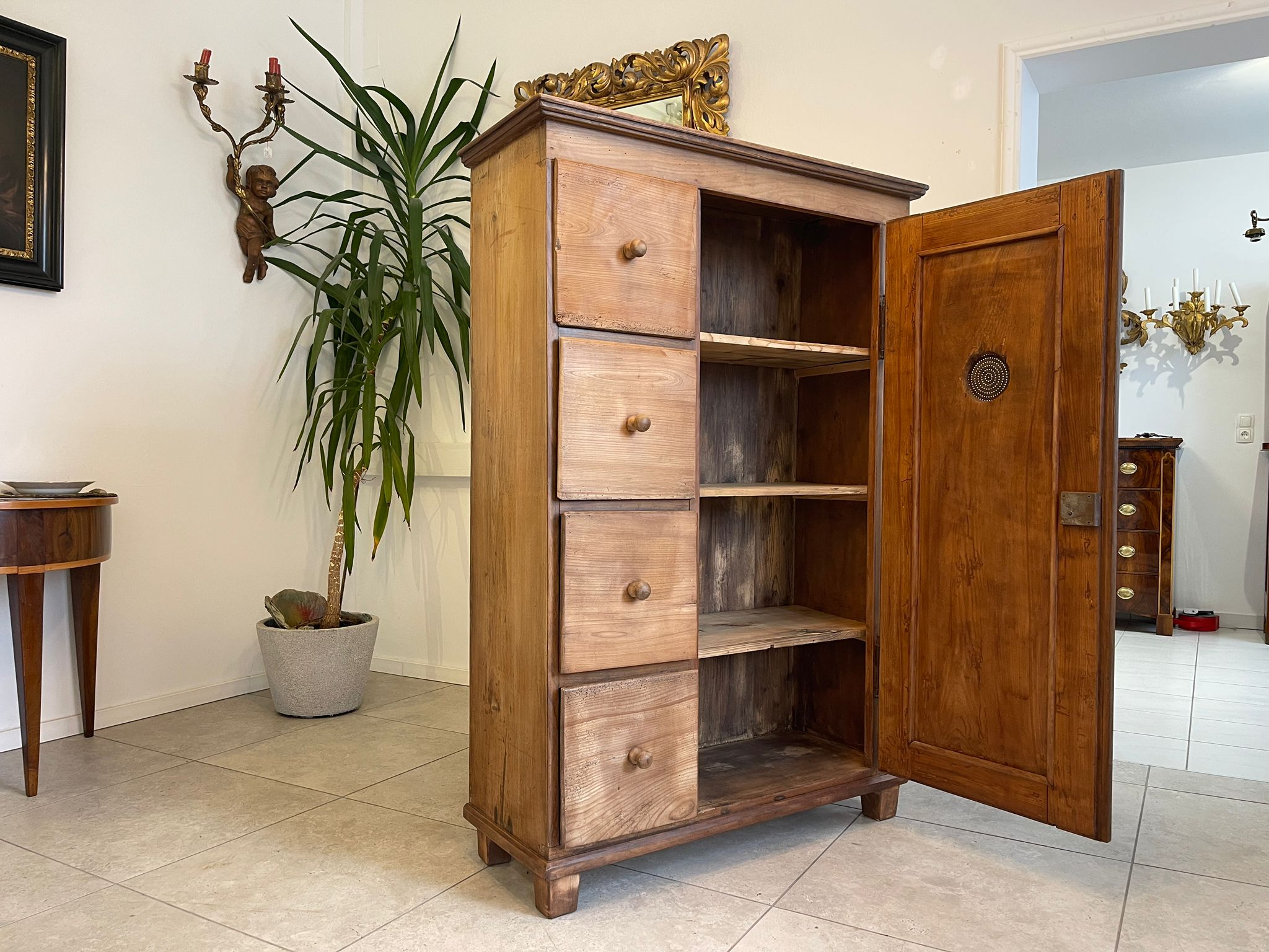 ALTER uriger Brotschrank Almerschrank Speiskasten G1038