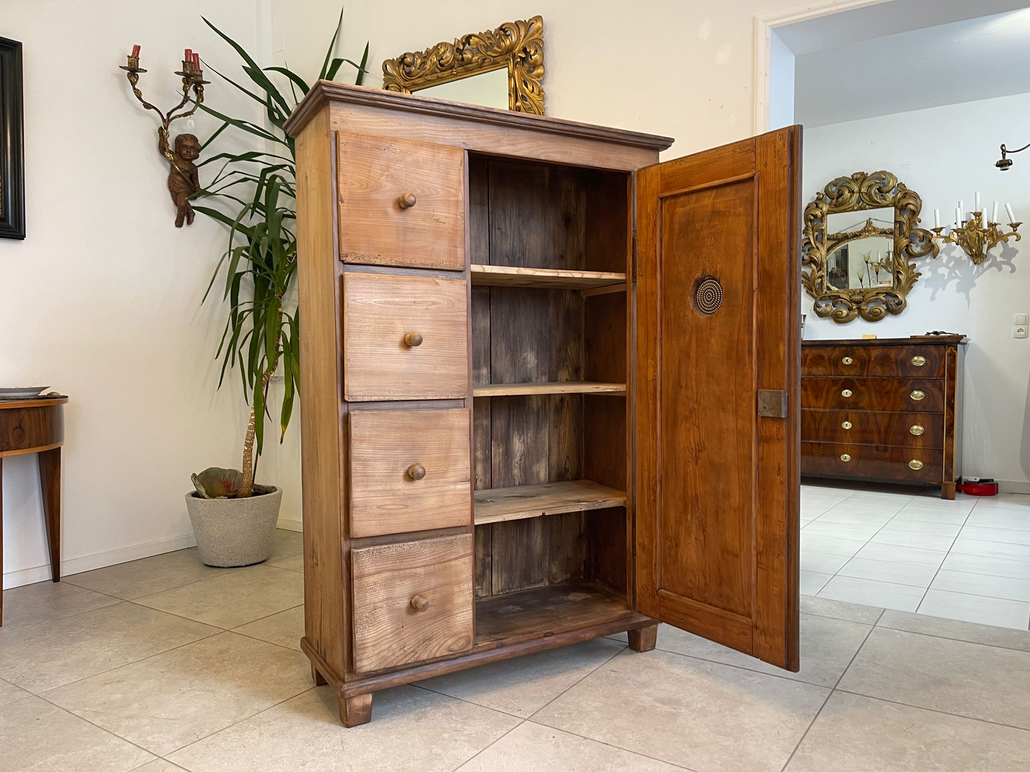 ALTER uriger Brotschrank Almerschrank Speiskasten G1038