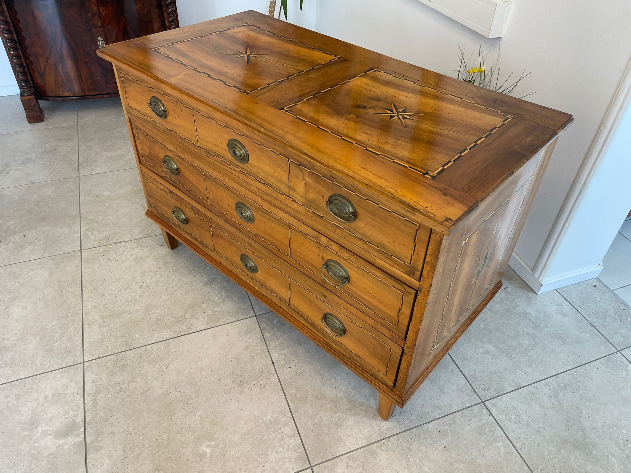 61b6c4d6-fb45-4042-8e53-c88d140ccee8 Sale Marketierte Josefinische Kommode A4691