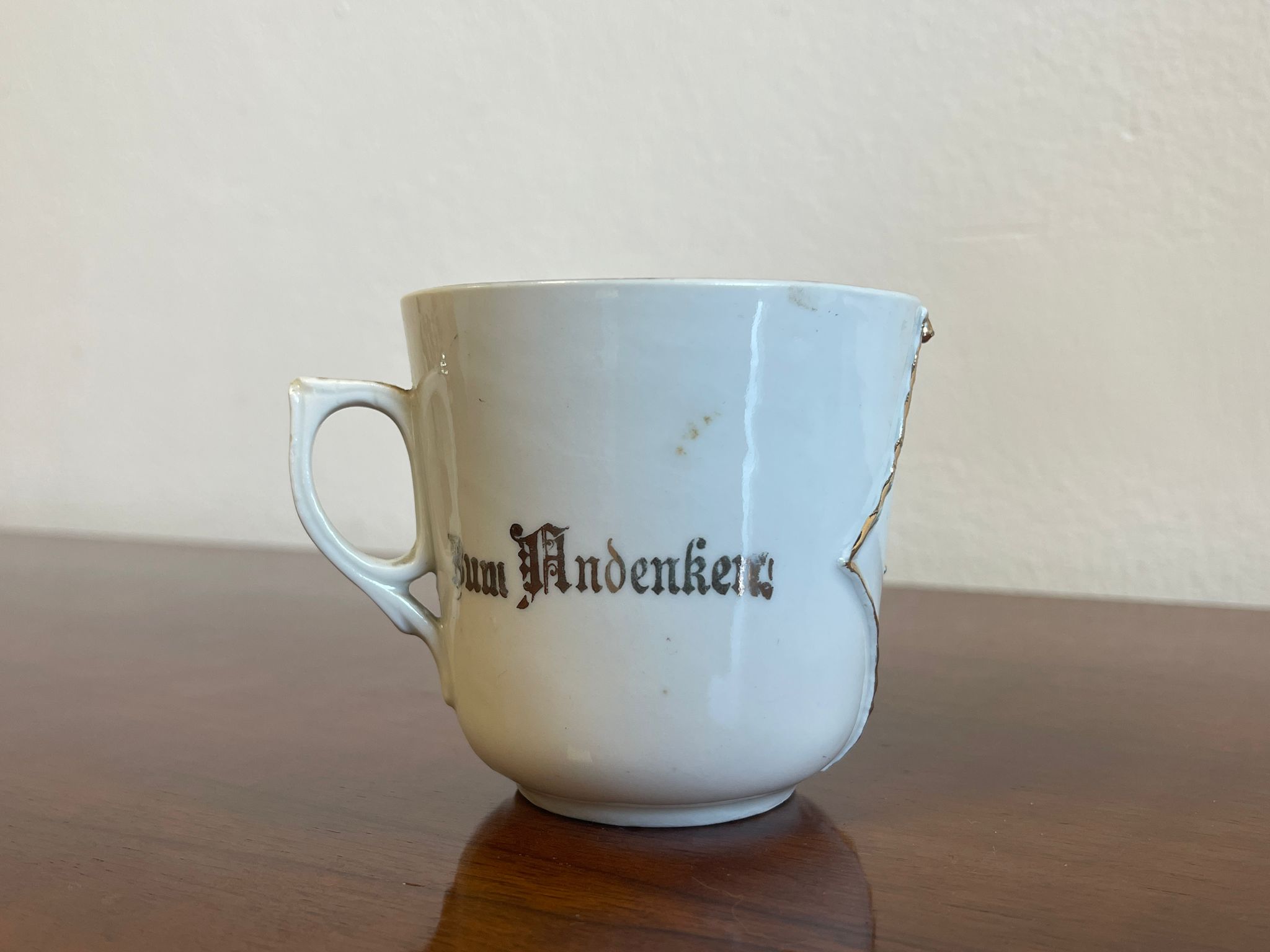 4797192a-4c4f-41d8-ab50-29daceebbb4a Antike Erinnerung Rosenhäferl Rosentasse "Zum Andenken! bemalt  A4915