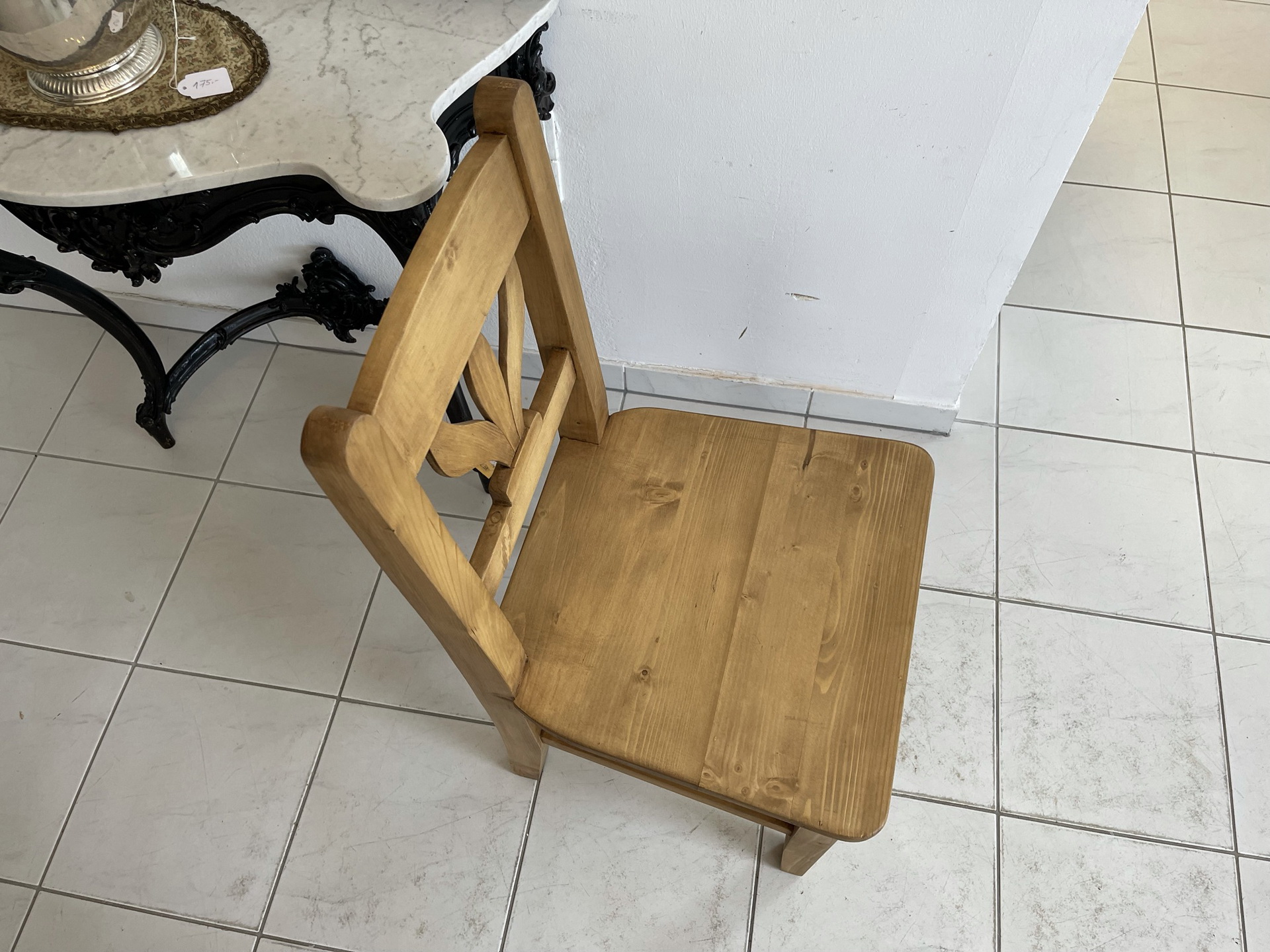 bauernstube-bauernkasten-_09 Massiver Bauernsessel Stuhl aus Fichtenholz für Bauernstube A3062