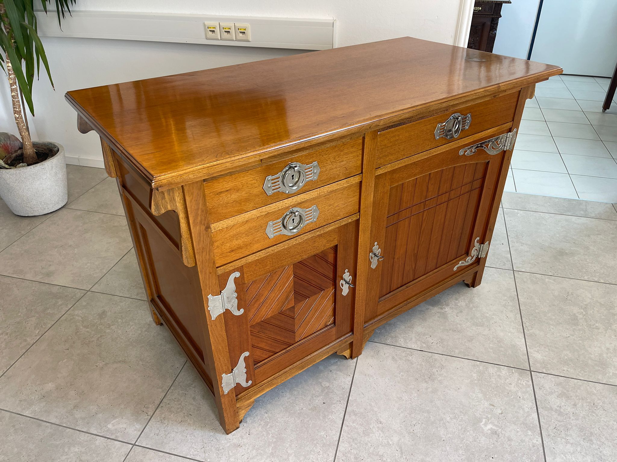 d9c52753-5583-4c86-8a16-e404db6de4f1 Restaurierte Jugendstil Anrichte Sideboard Antik Vintage Traum A4986