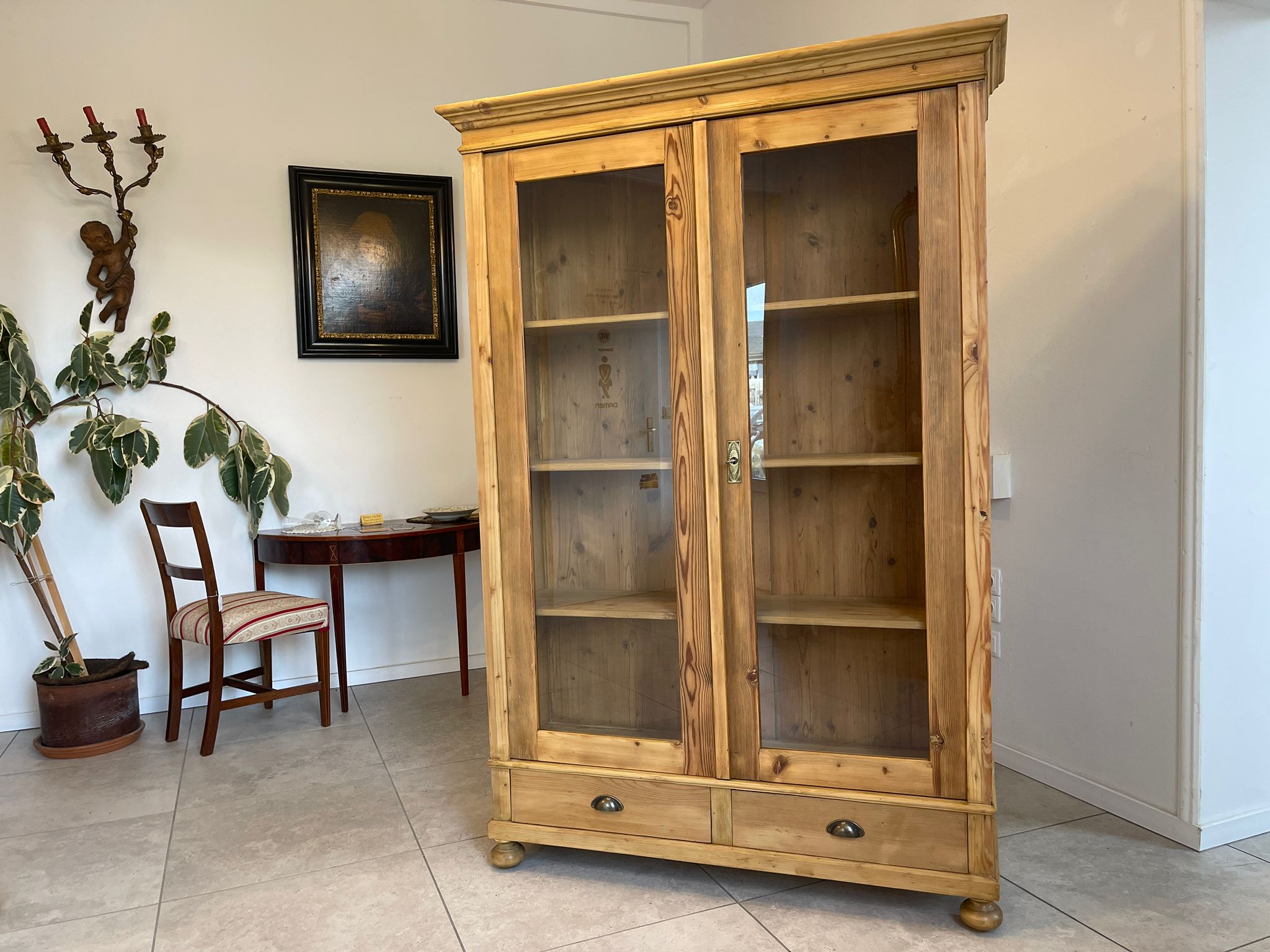 22bc9c2d-3b6e-40bf-91b6-0cc9c6c669c1 Restaurierte Jugendstil Vitrine Bauernvitrine Bauernschrank A5094