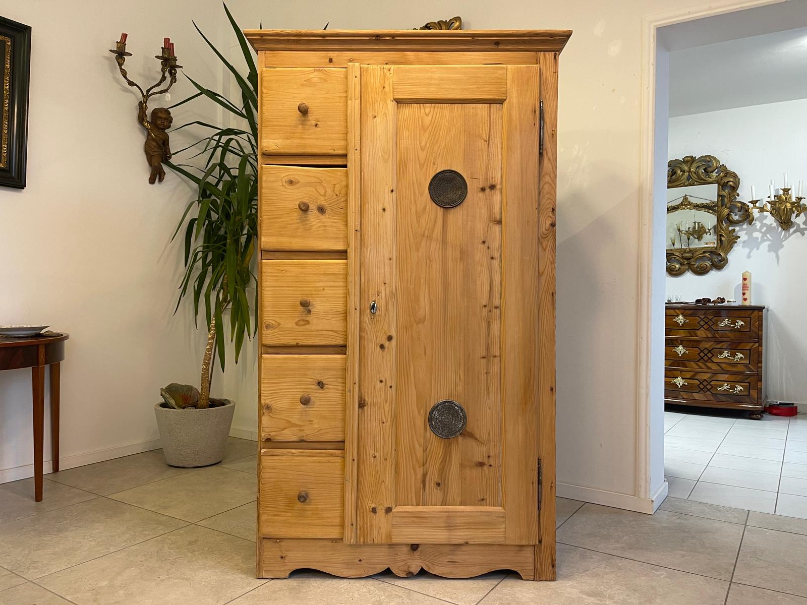 42d7c5b2-831e-45f6-a356-4c590385c230 Brotschrank Almerschrank Speiskasten Bauernkasten A5122