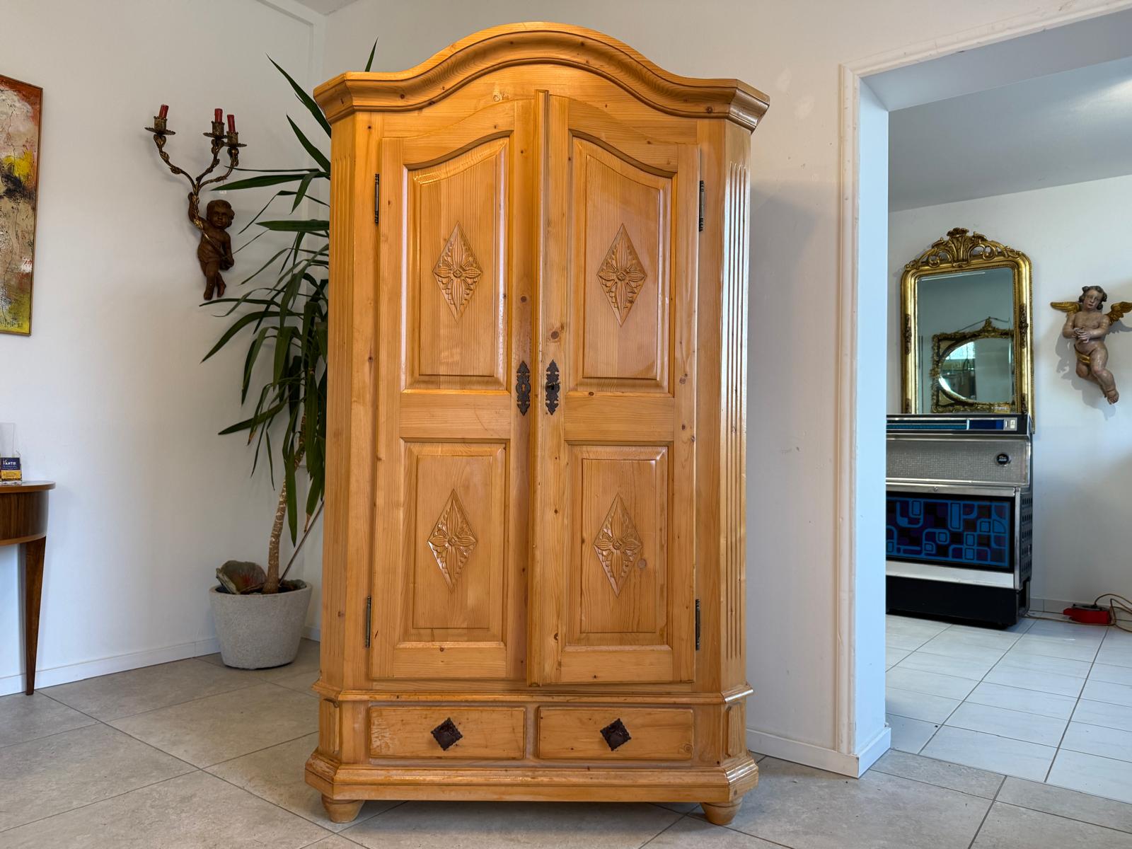 Traum Bauernschrank Landhausschrank Barockstil Kleiderkasten G1042