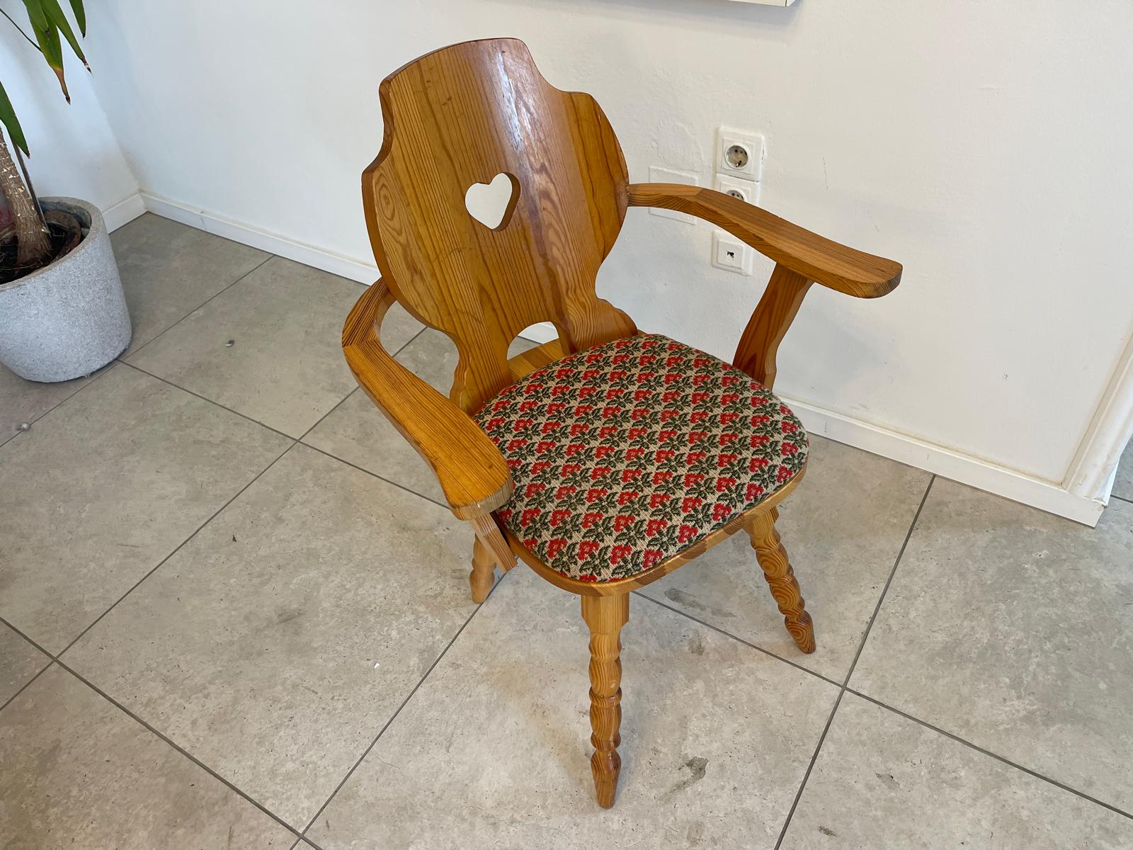 Bäuerlicher Bauernsessel Armlehnstuhl Stuhl Herzerlsessel G1207
