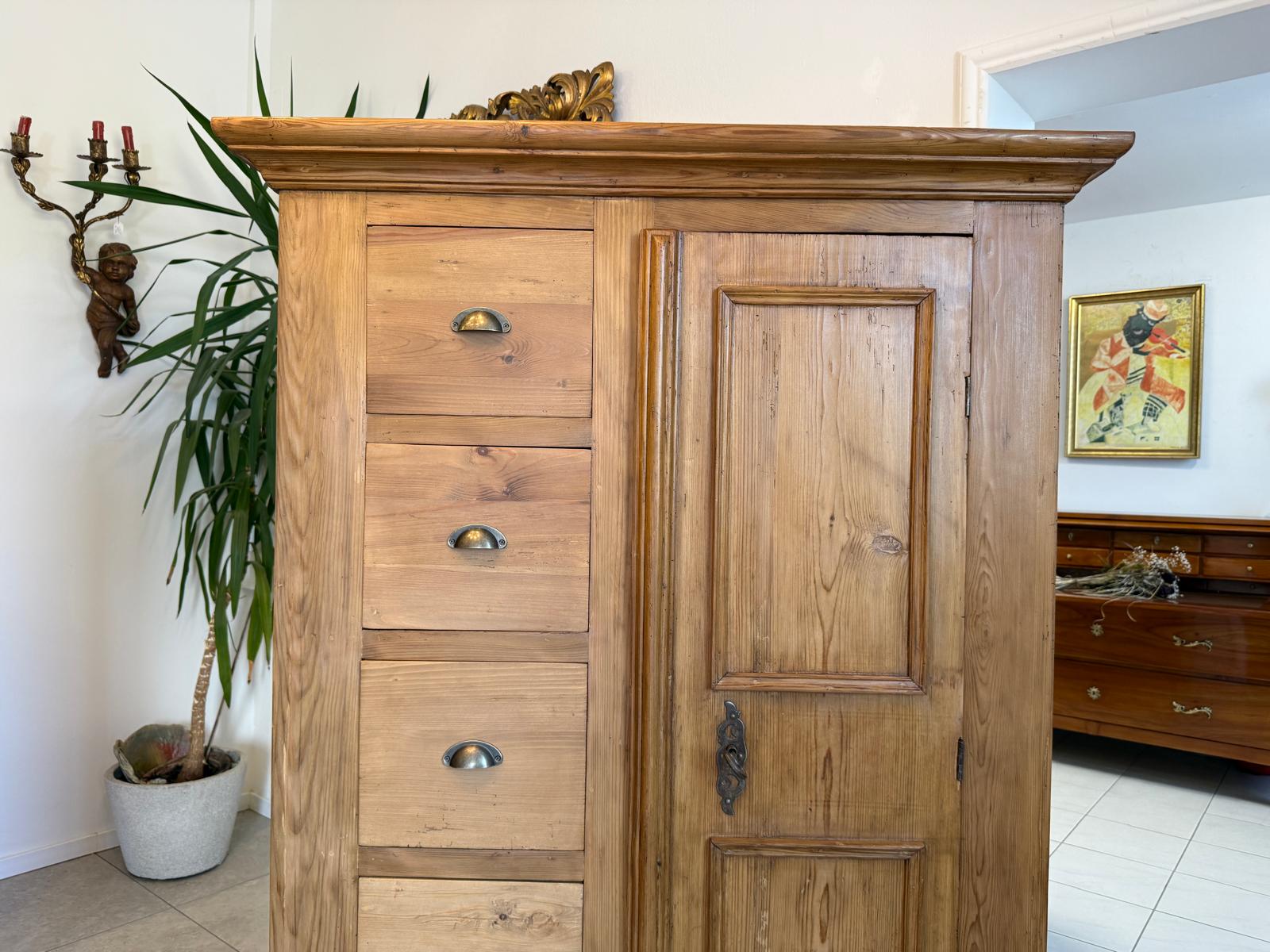 Bäuerlicher uriger Brotschrank Almerschrank Speiskasten Bauernkasten G2009