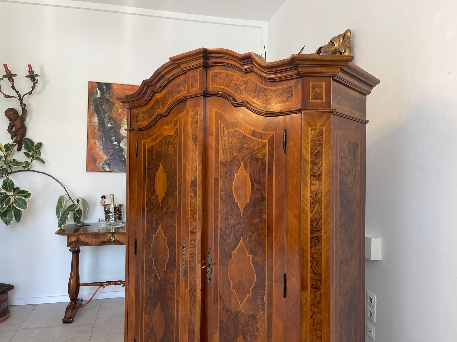 Barockstil Schrank Intarsiert Nussholz Bücherschrank Stilschrank G1714