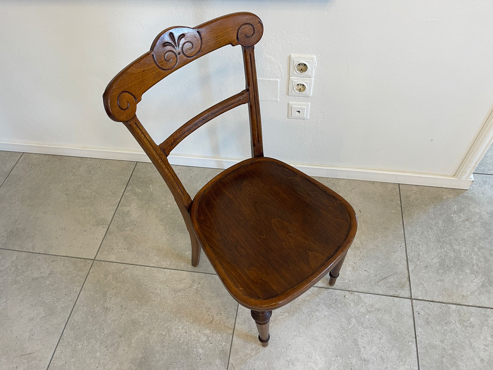 8bb73274-ab0a-41e9-8d0e-2b48cc0e10b9 Thonet Sessel Original - Bugholz Klassiker Modell A4894