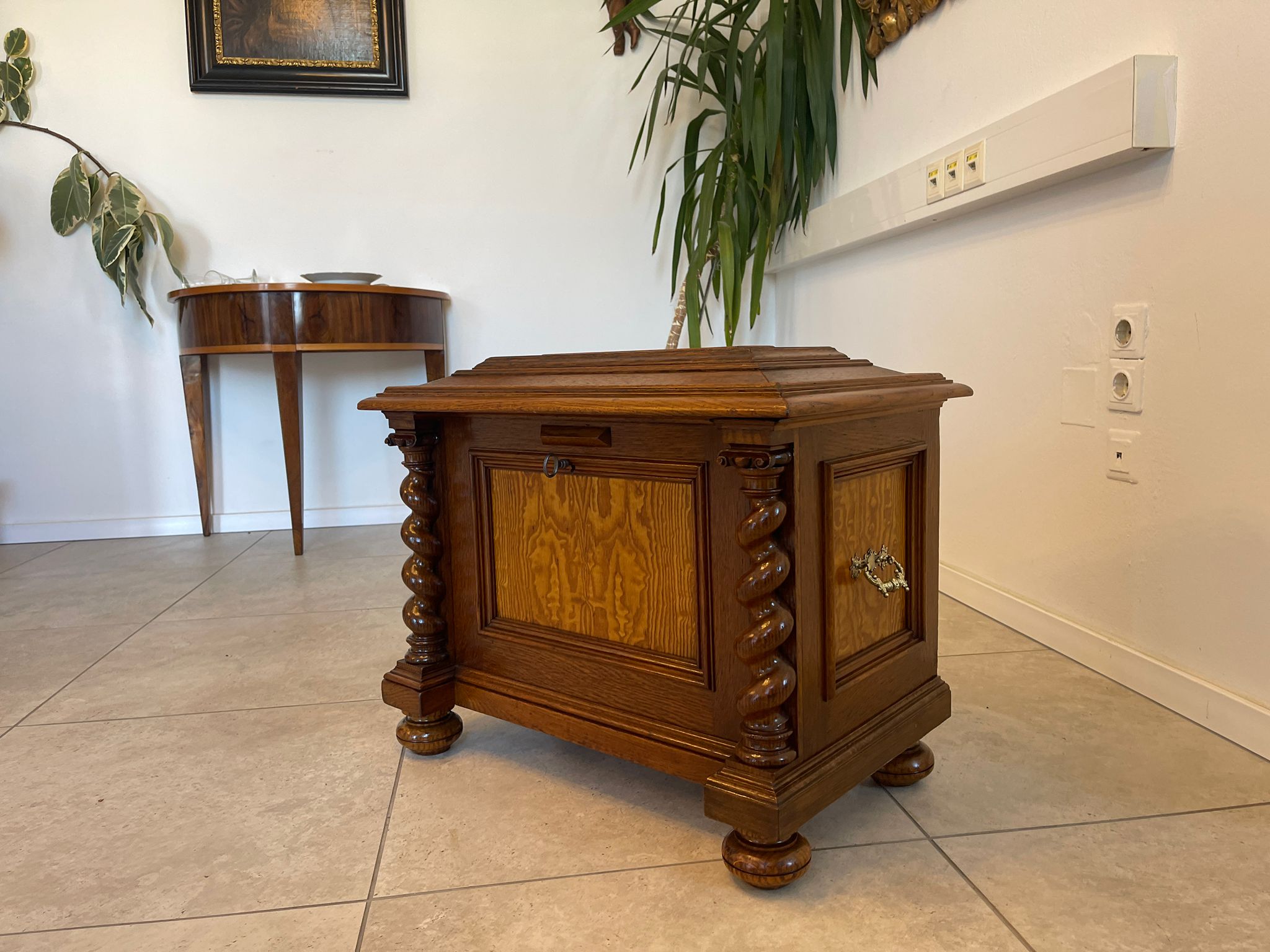 9fb255ff-4067-496d-8b65-b0ff6bc7356f Sale Restaurierte Barock Truhe Schmuckkasette Eichenholz Hartholz A5047