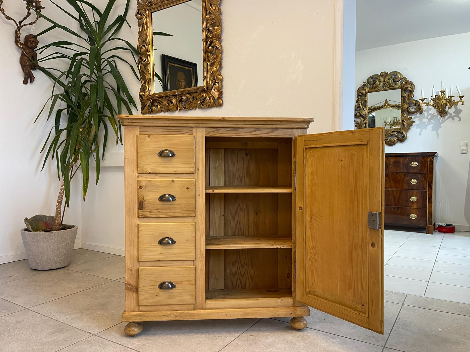 ALTER uriger Brotschrank Almerschrank Speiskasten A5477