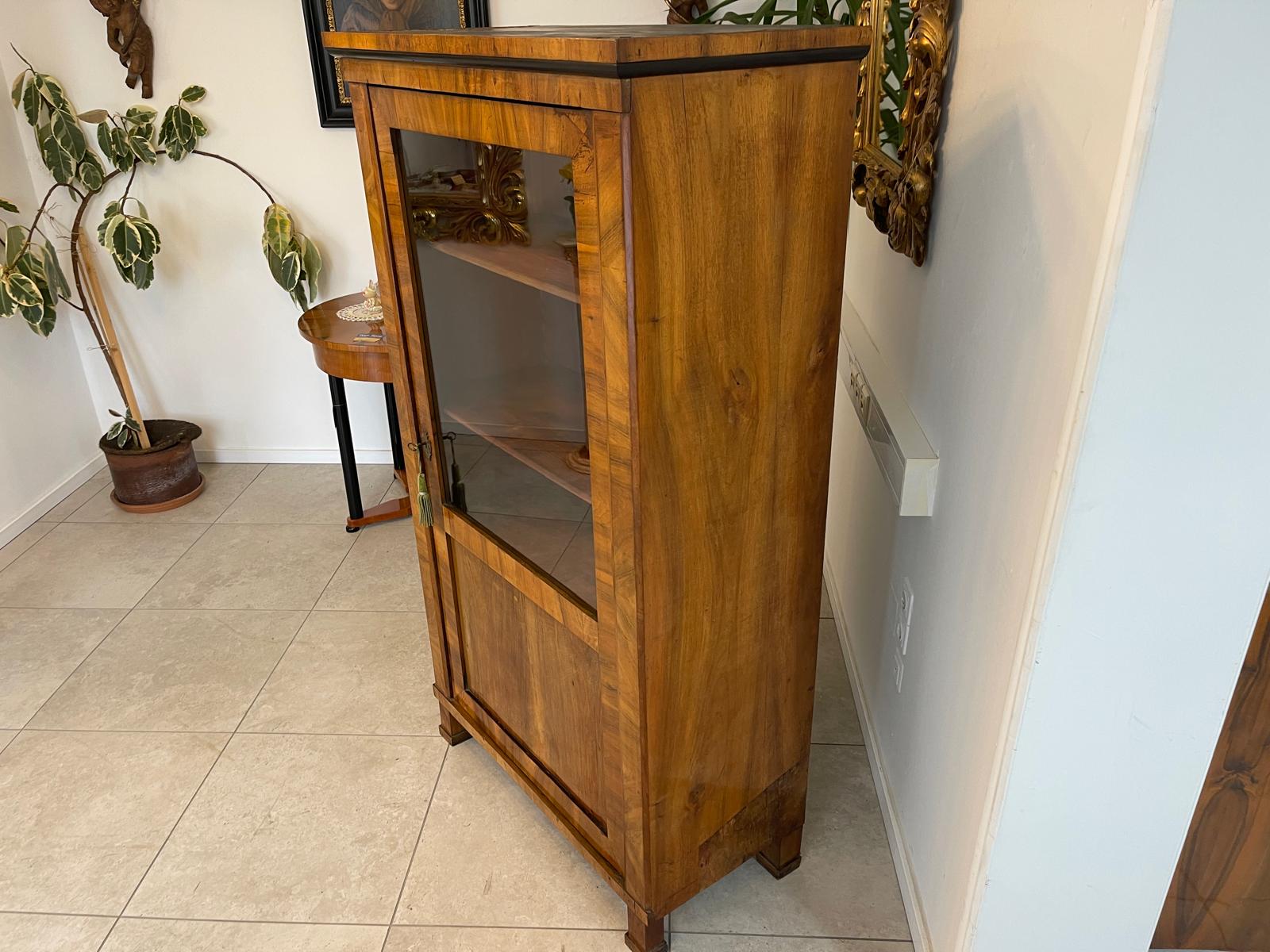 SALE Biedermeier Vitrine Bücherschrank Sammlervitrine, Nussholz G1342