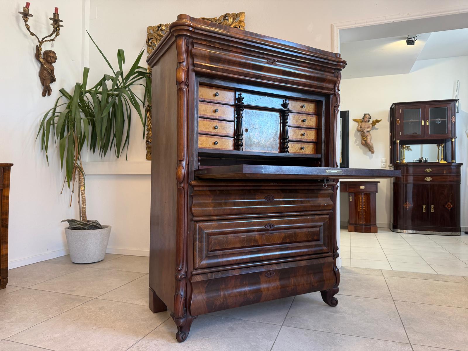 Sale Restaurierter Biedermeier Sekretär Schreibpult Nussholz D2905