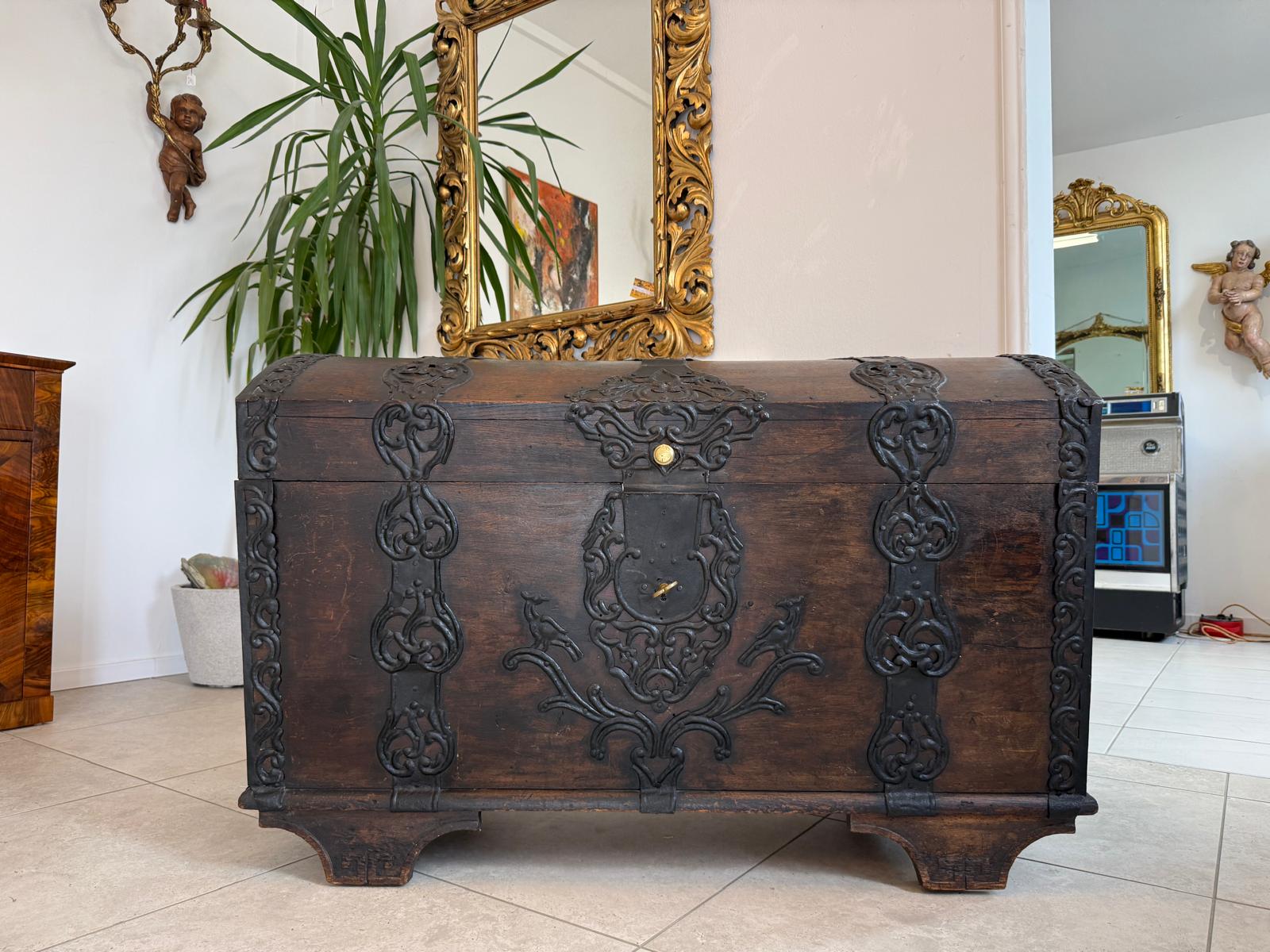 Urige Barocktruhe Tiroler Truhe Landhaustruhe Bauerntruhe D2434