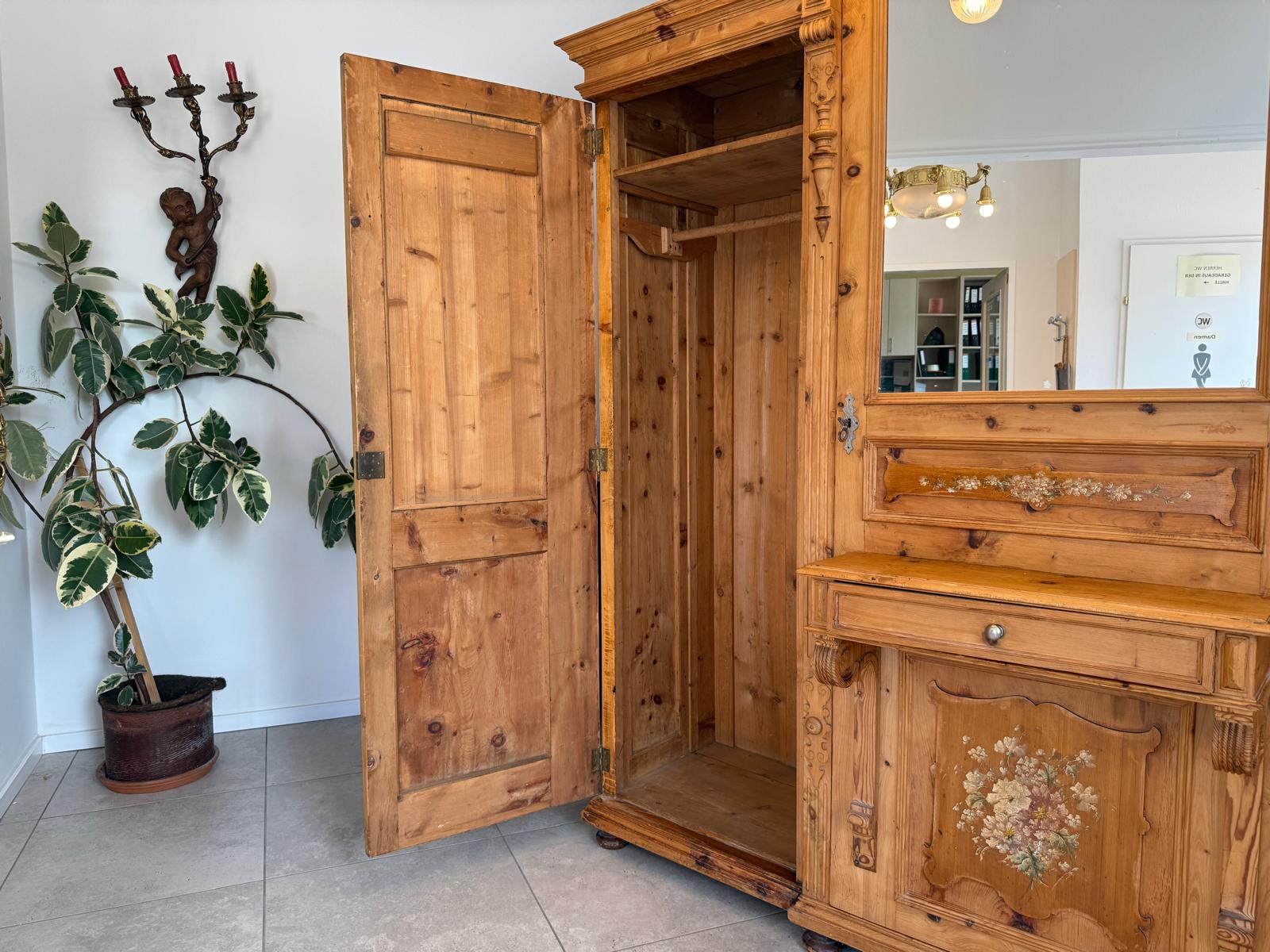 Bäuerlicher Zirbenholz Garderobenschrank Dielenschrank Bauernmöbel  G1957