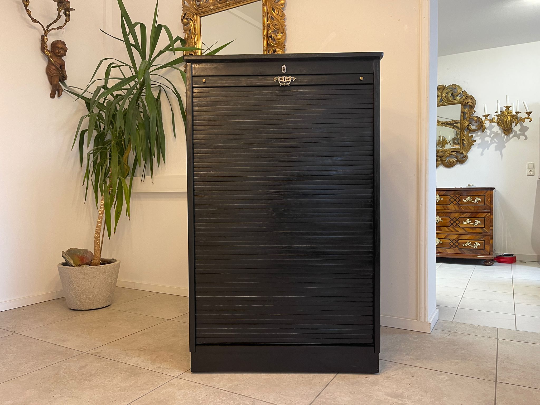 aab99a29-27b2-4b8f-983b-364684b2001f-1 Jugendstil Rolladenschrank Rolladenkasten Schwarz A5072