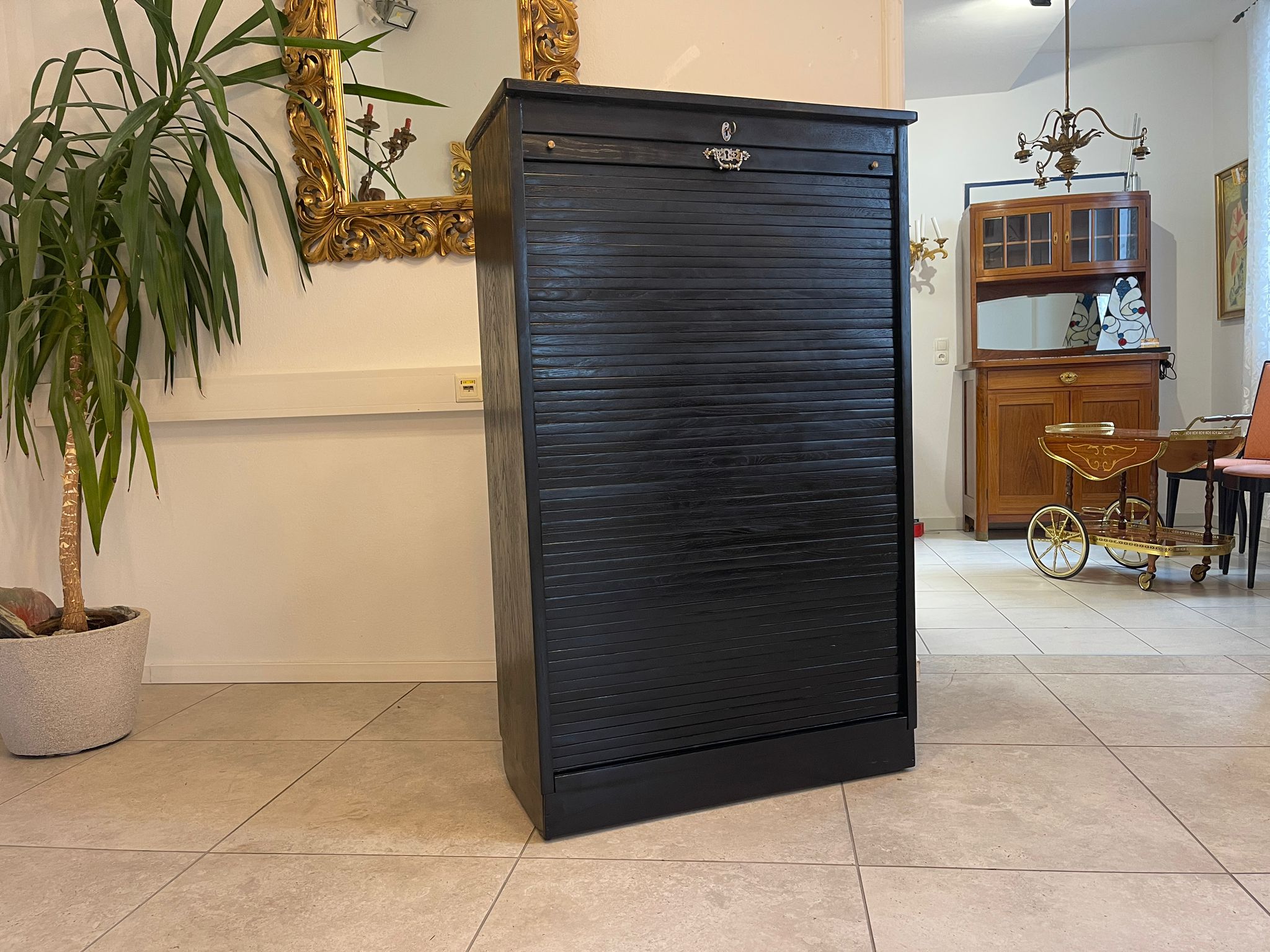 c0cd8351-7bd1-43e2-a43a-279c7460a1e5 Jugendstil Rolladenschrank Rolladenkasten Schwarz A5072