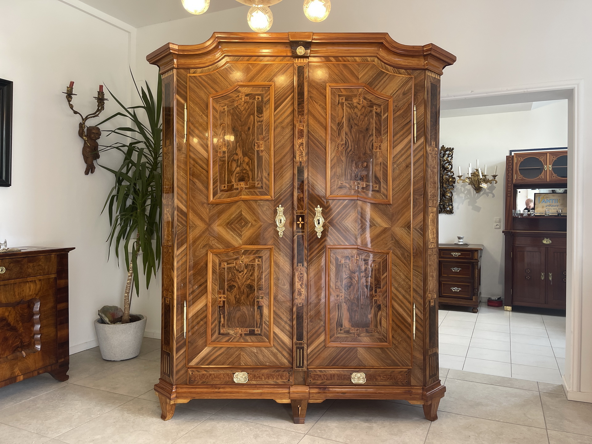 IMG_8593a1WSUTA56bHvt Barocker Hallenschrank Barockschrank Maria Theresienschrank Antiquitäte Rarität A4418