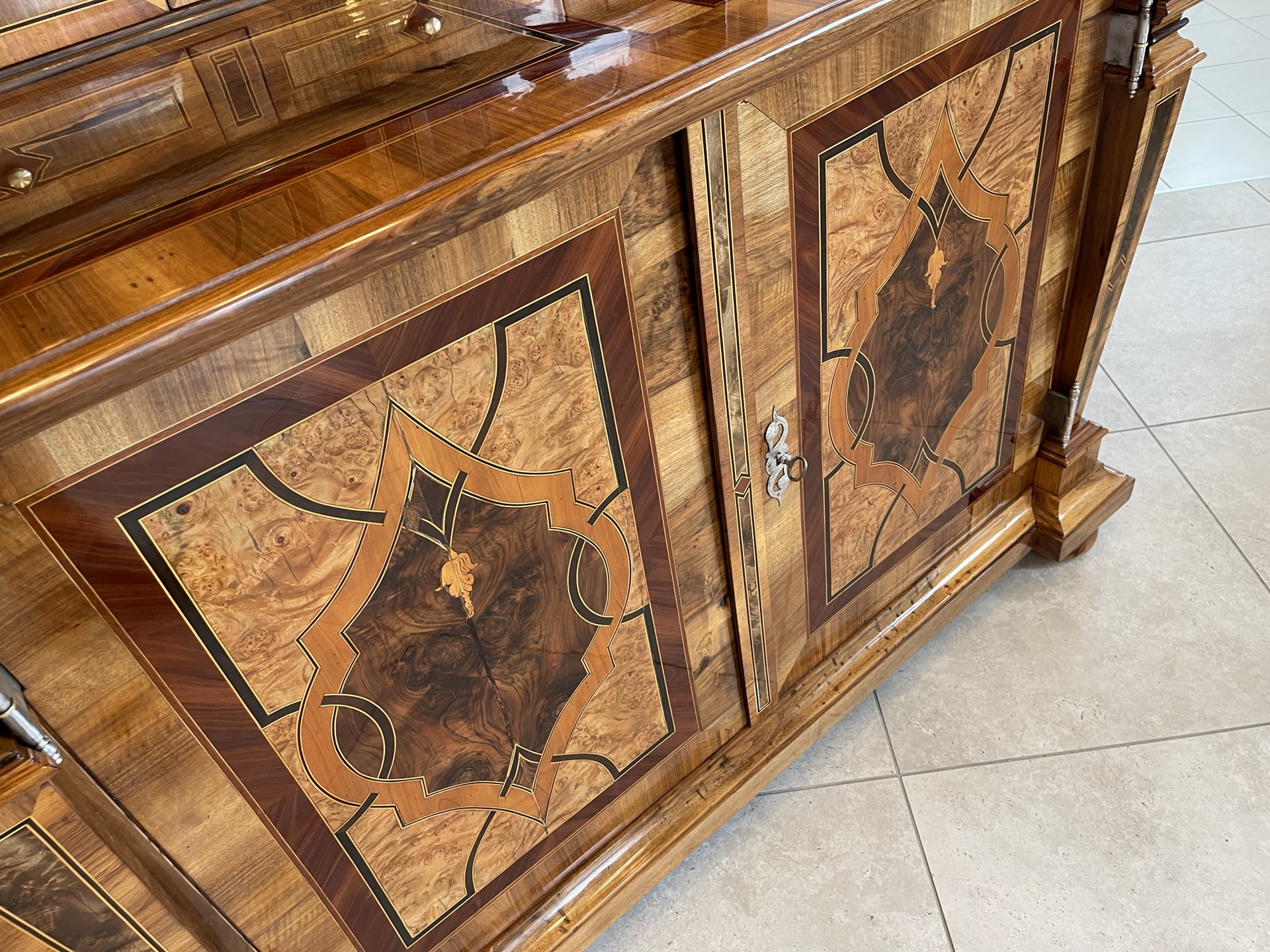 bauernschrank-bauernmoebel_139 Barock Sekretär Tabernakel Antiquität Stollenschrank mit Vollsäulen B1636