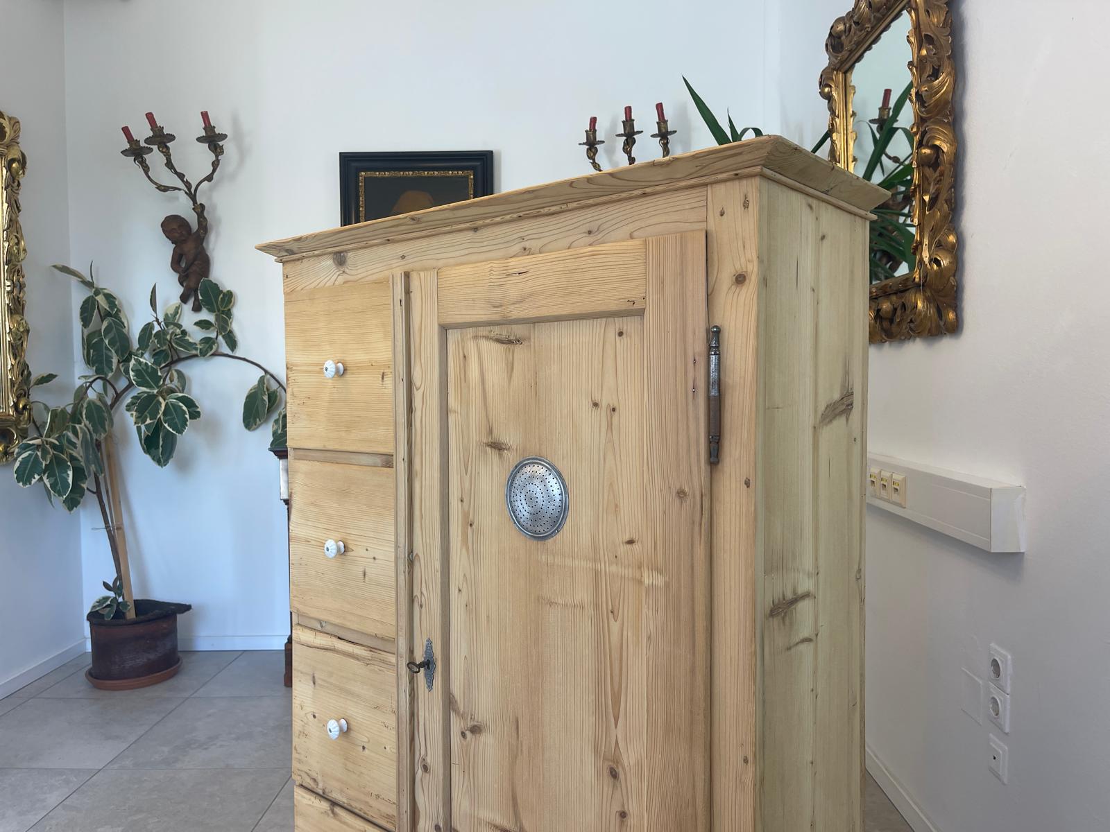 aaef89fc-1cc3-4cb1-88a1-ec0261512b96 Biedermeier Brotschrank Almerschrank Speiskasten A4968