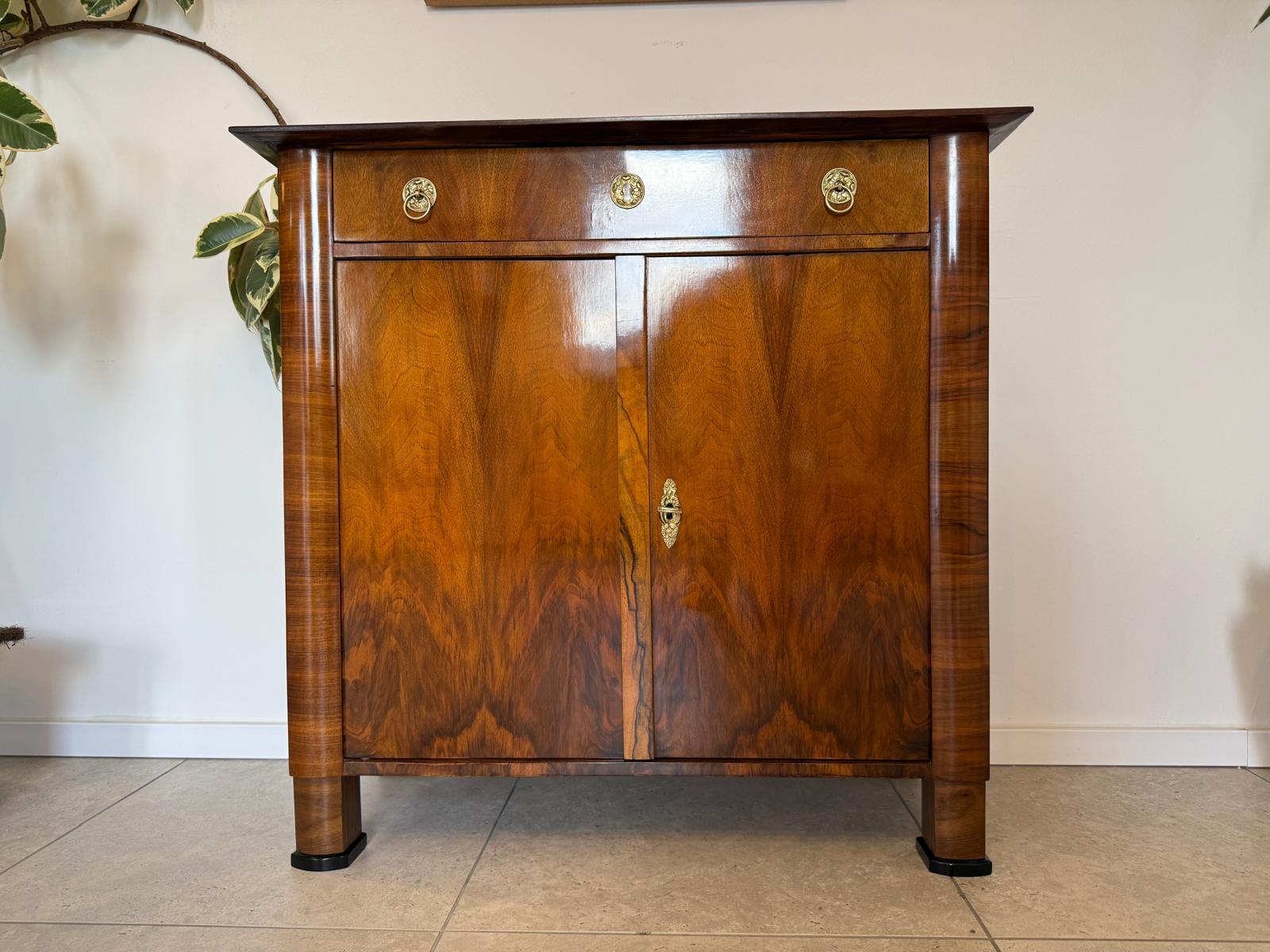 Biedermeier Trumeau Stil Nussholz Anrichte D2291