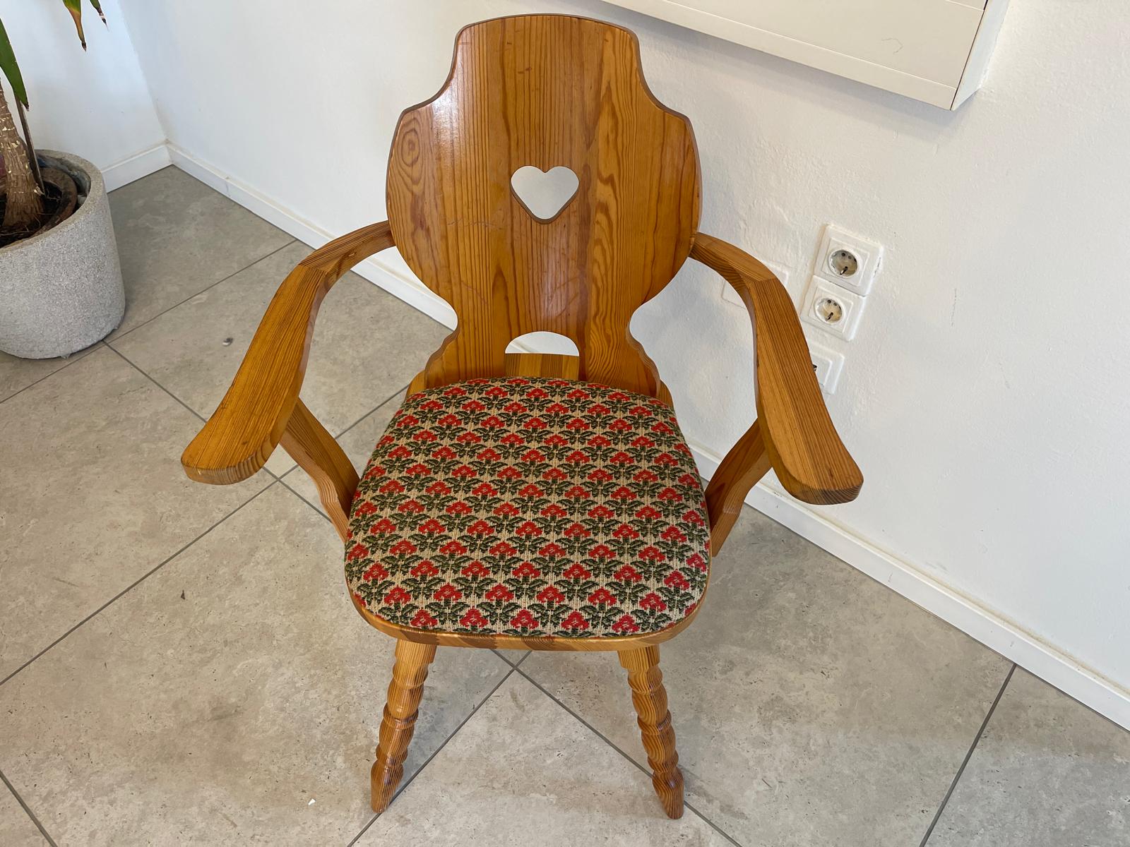 Bäuerlicher Bauernsessel Armlehnstuhl Stuhl Herzerlsessel G1207