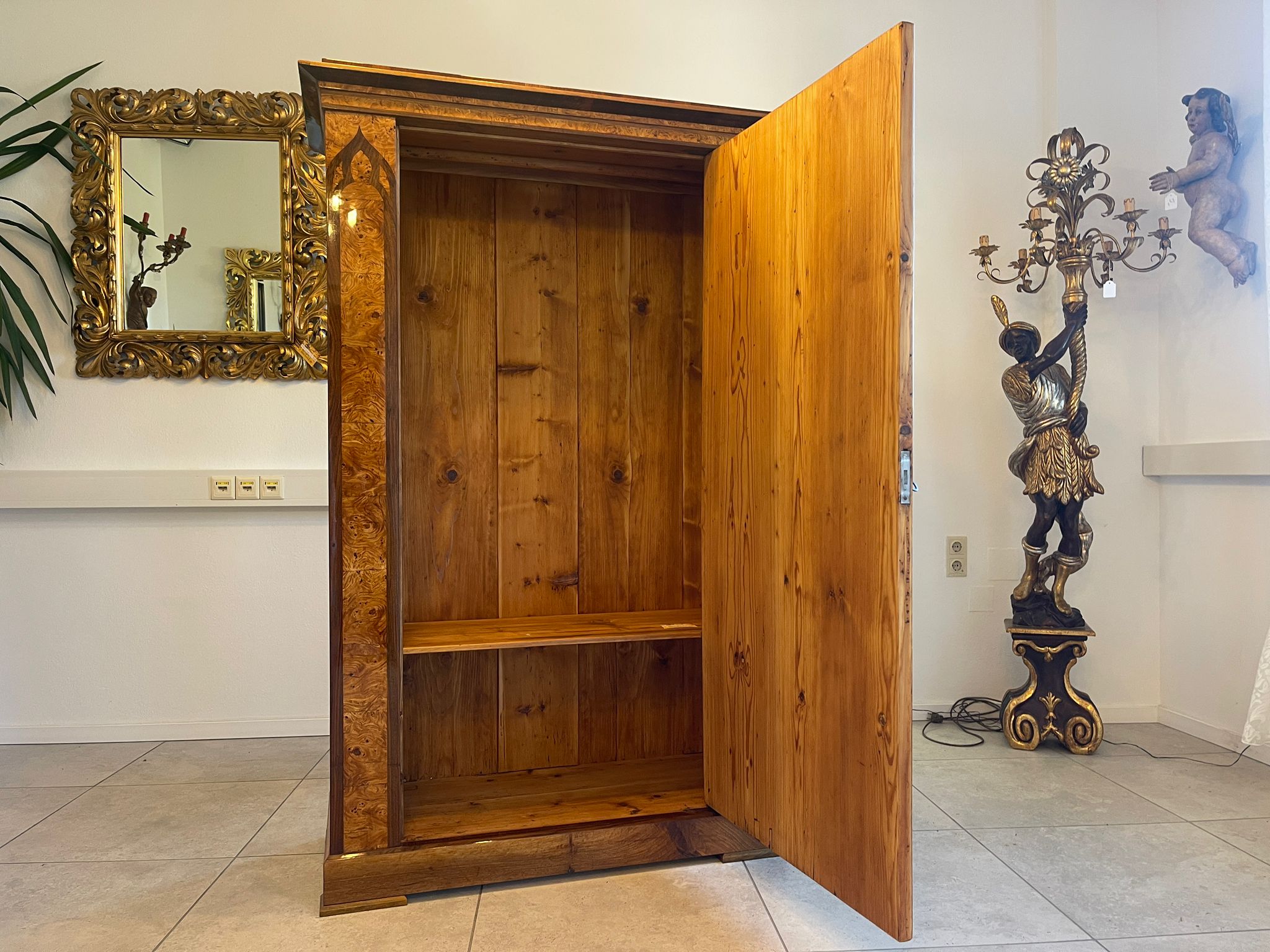 a04ee7a4-05c6-481e-89c4-a8c064a0f9d3 SALE Biedermeier Vitrine Bücherschrank Sammlervitrine, Nussholz A5102