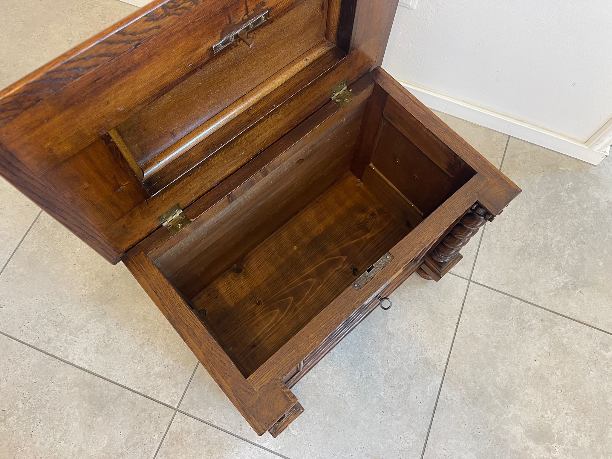 eef630fd-5afb-4f06-9060-169c79fc1c5e Sale Restaurierte Barock Truhe Schmuckkasette Eichenholz Hartholz A5047