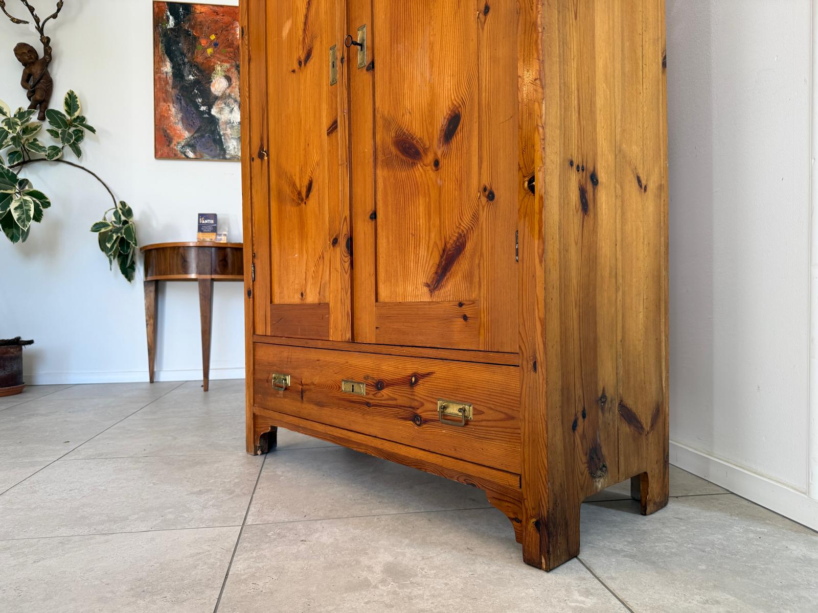 Antiker Zirbenholz Kasten Schrank Kleiderkasten G2151