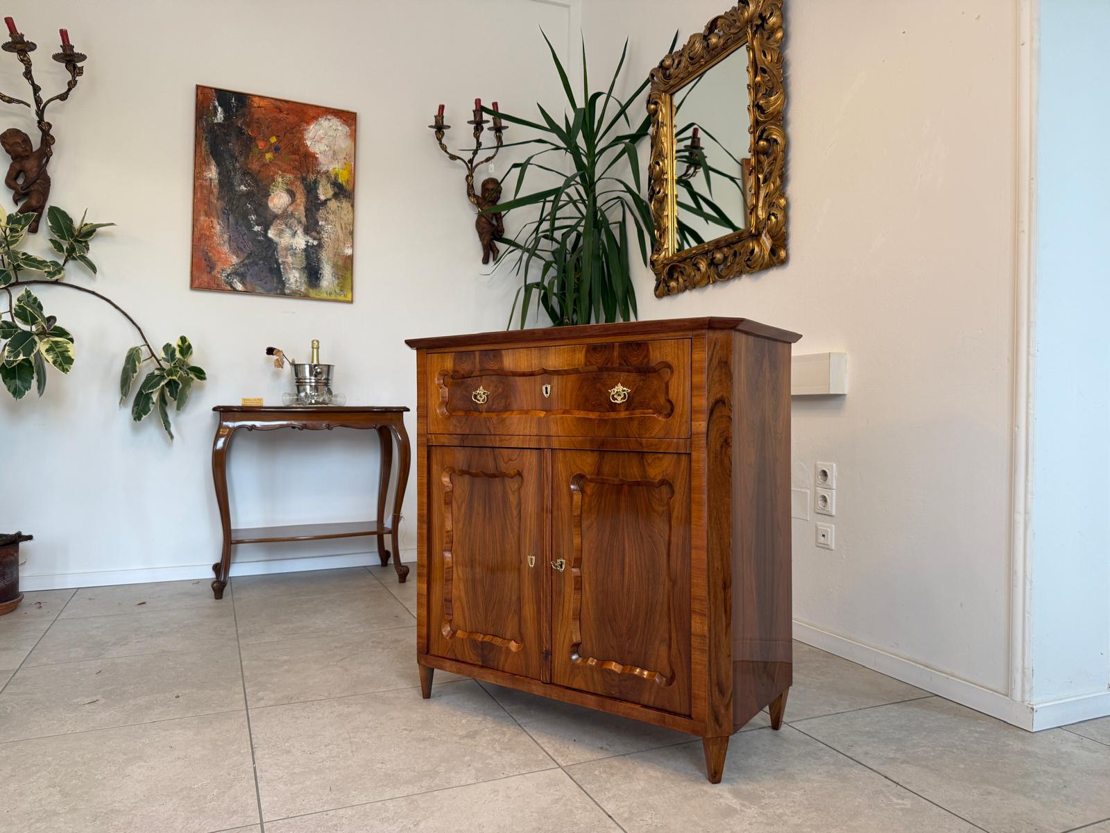 Sale Restaurierte Biedermeier Anrichte Trumeau Nussholz G1830