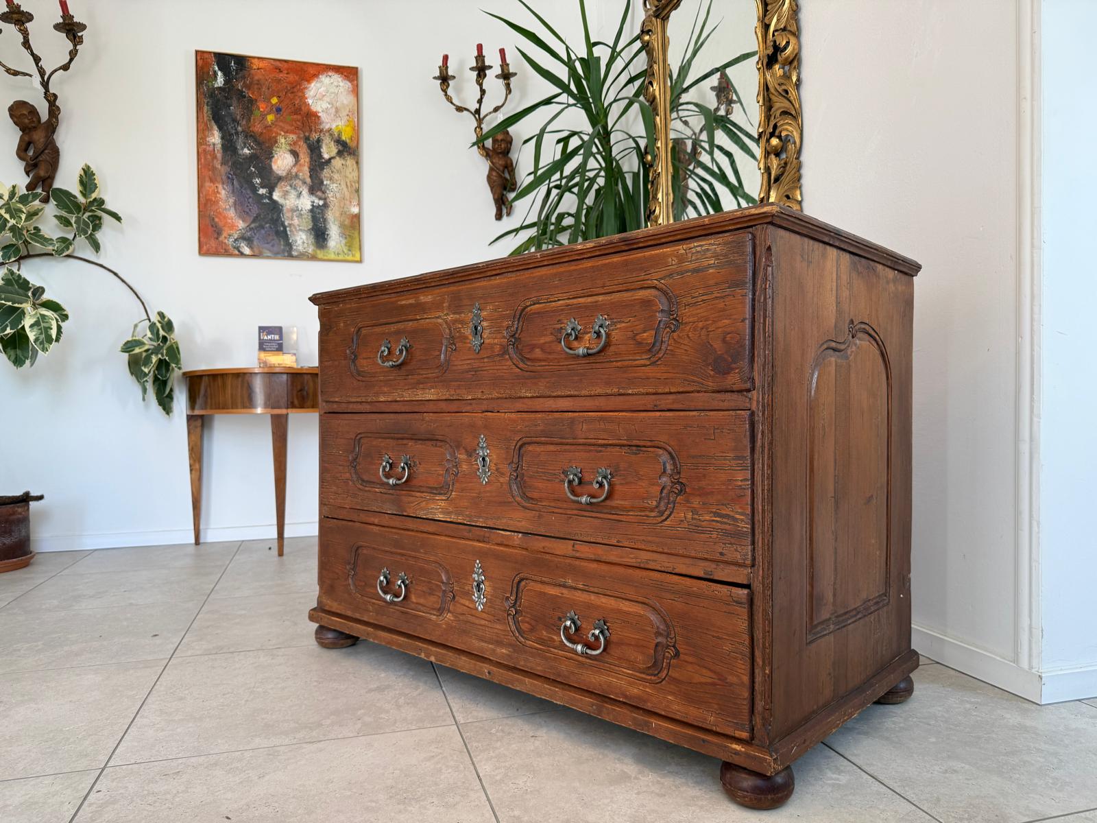 Barock Kommode Eichenholz Knochenbarock mit Schnitzarbeit G2152