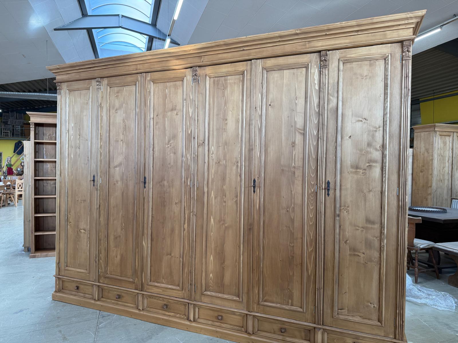 Bäuerlicher Garderobenschrank Bauernschrank Kasten Bauernmöbel G2409