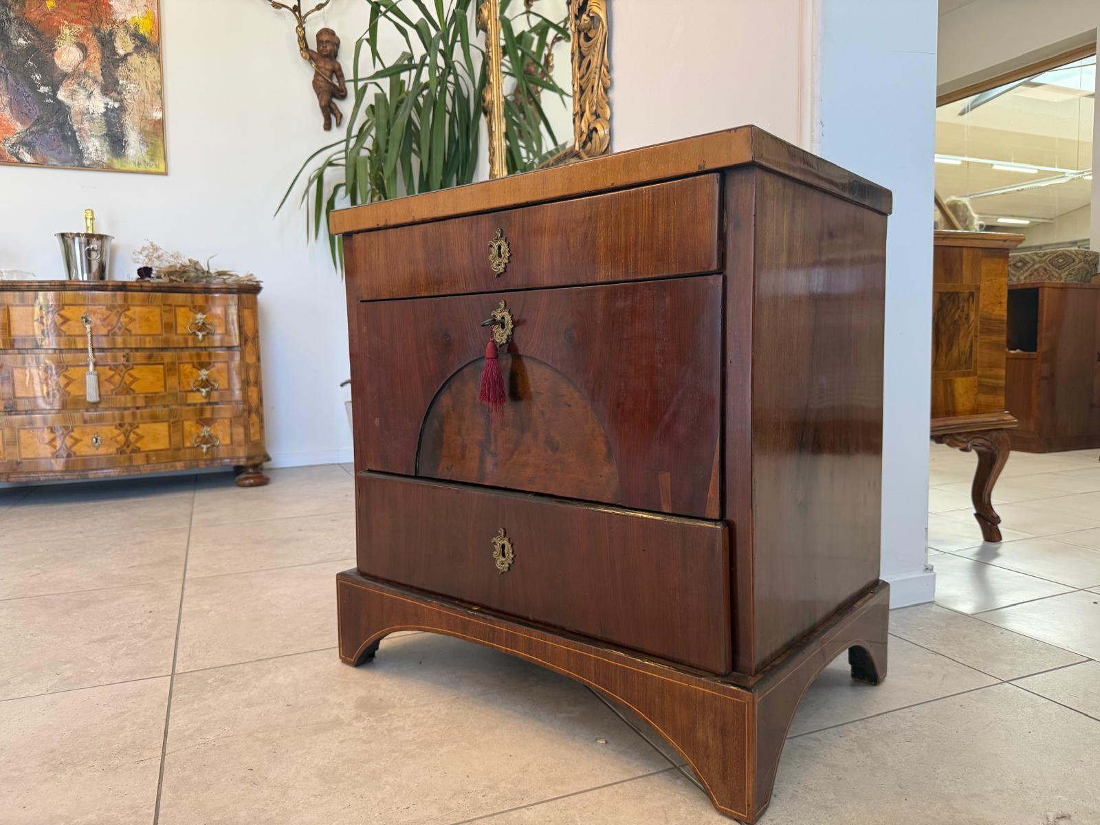 Biedermeier Kommode 3 Ladenkommode Nussholz Antiquität D2760