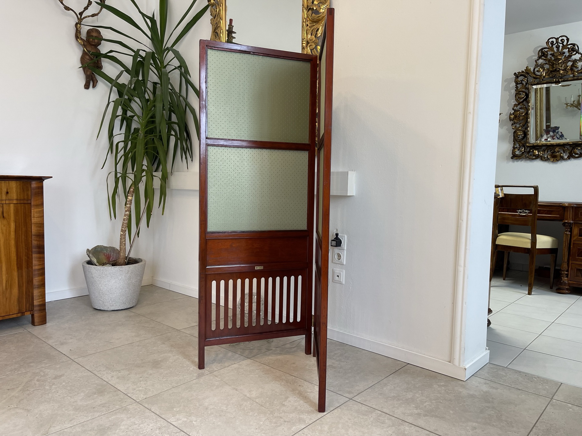Biedermeier-Barock_89Bt9BtsACbm9Bq Jugendstil Mahagonie Paravant Garderobe als Raumteiler, eleganter Trennwand B1369
