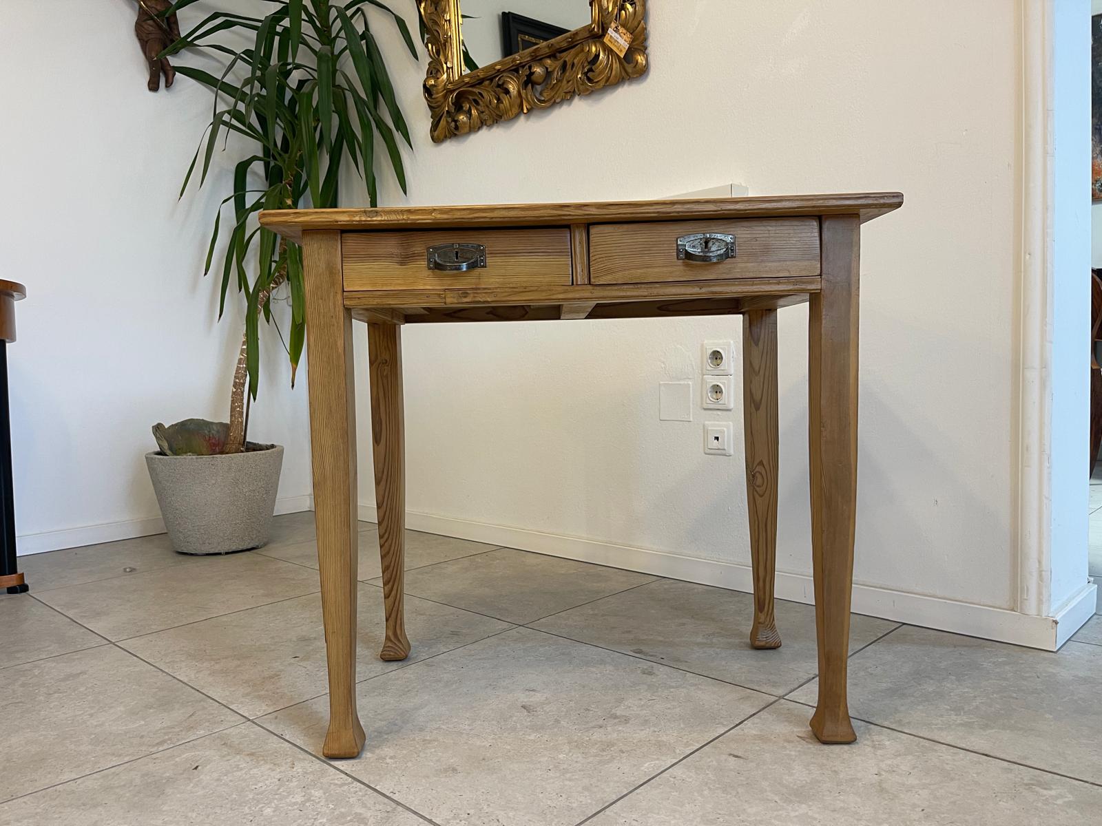 Bäuerliches Jugendstil  Tischerl Beistelltisch Bauerntisch G1256