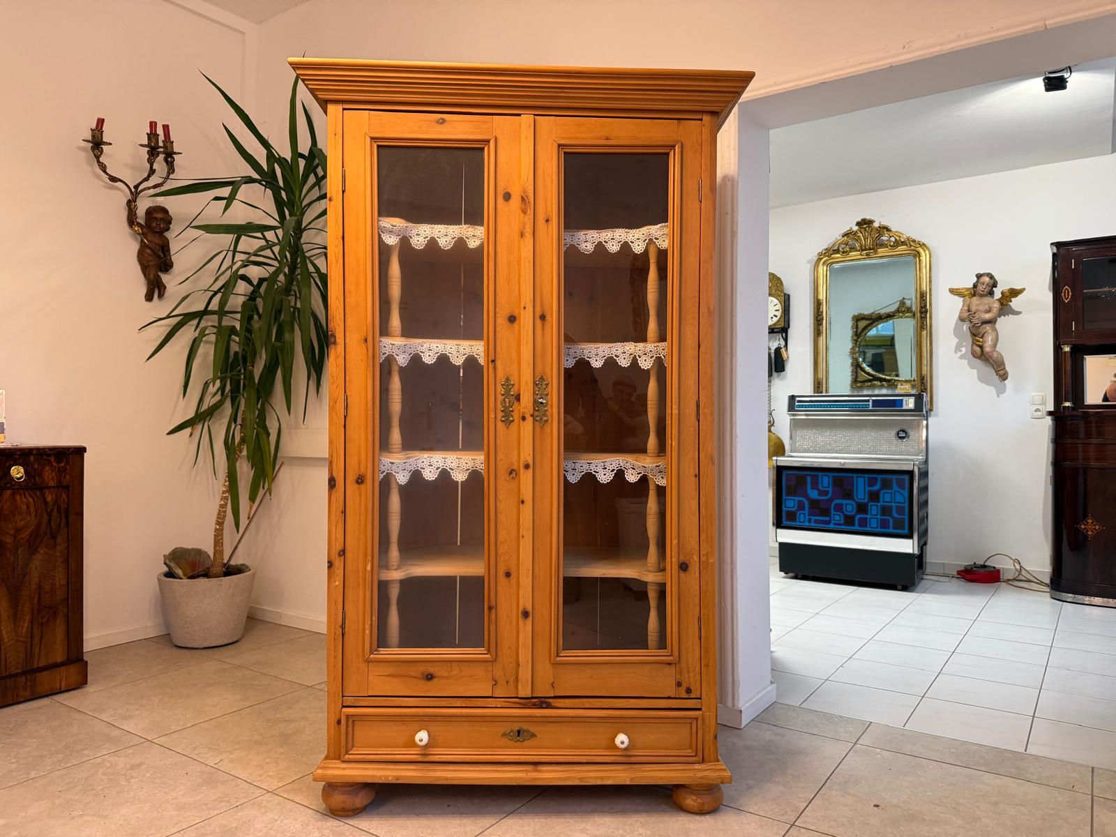Bäuerlicher Bücherschrank Vitrine Bauernvitrine Bauernschrank Naturholz Bücherschrank D1131